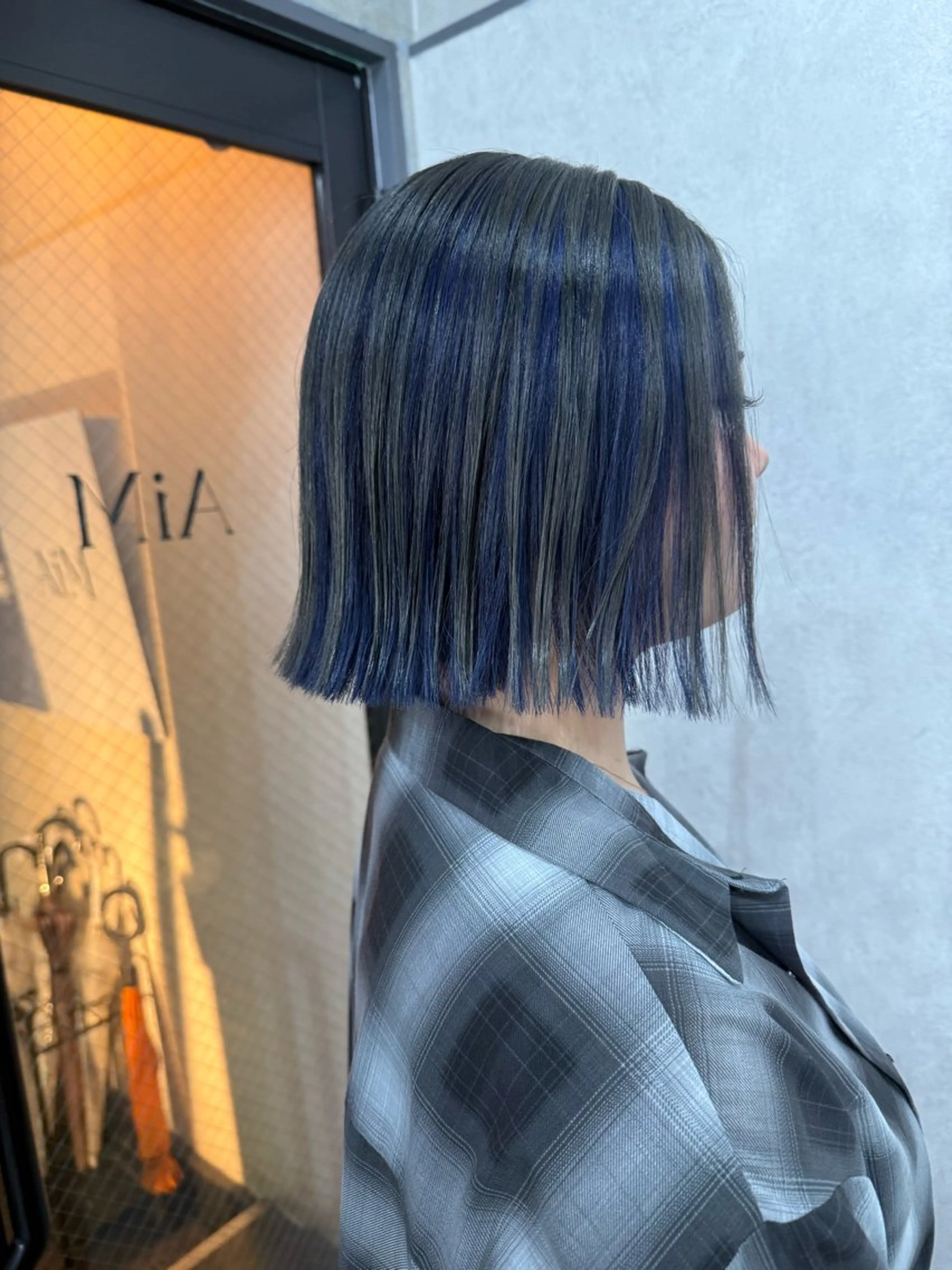 ショート カラー AIRI layer cut hairのヘアスタイル