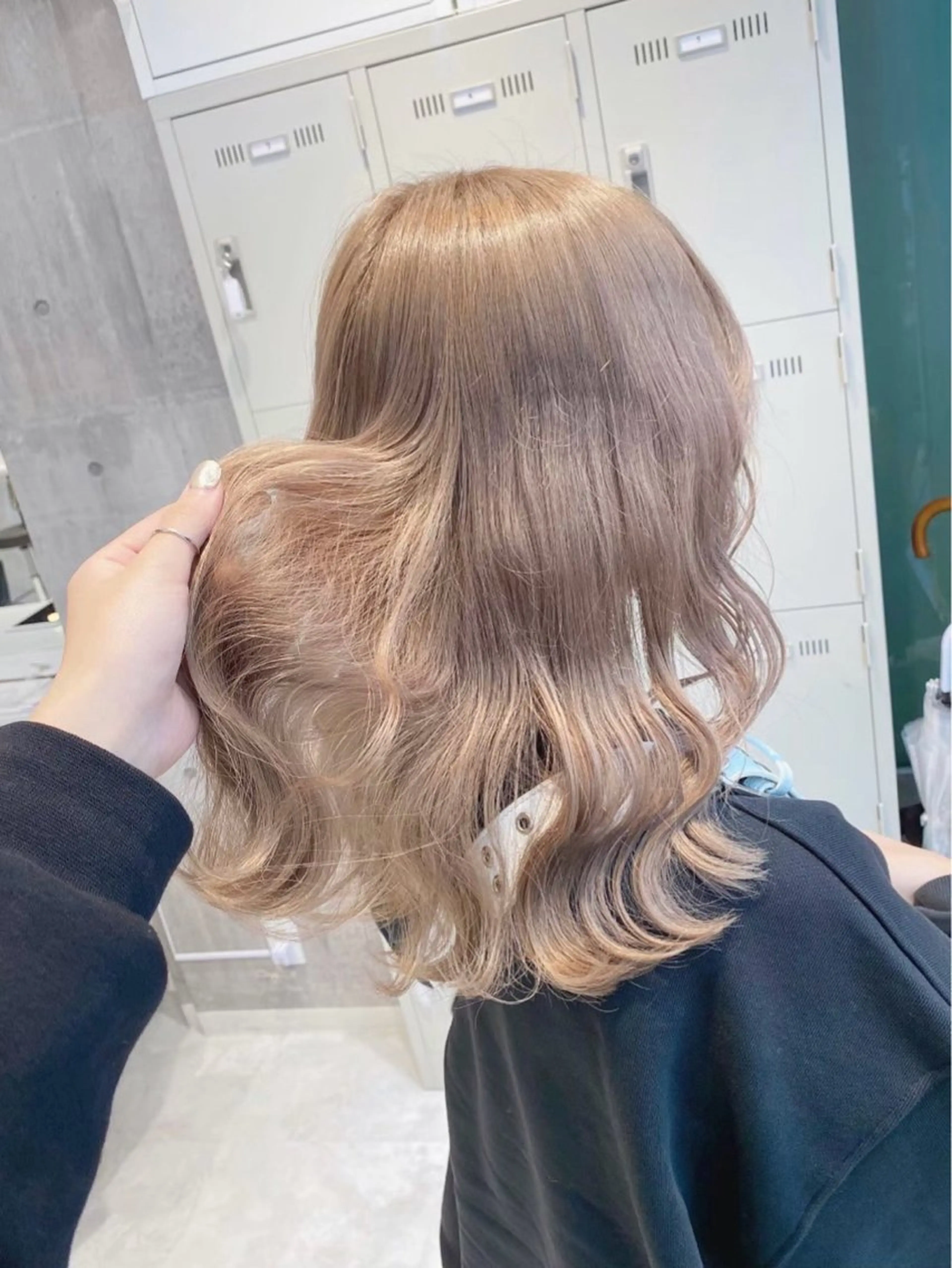 セミロング カラー アッシュ アッシュグレー ベージュカラー ブリーチ ブロンド 【美髪ハイトーン】 髪質改善/大和🎀のヘアスタイル