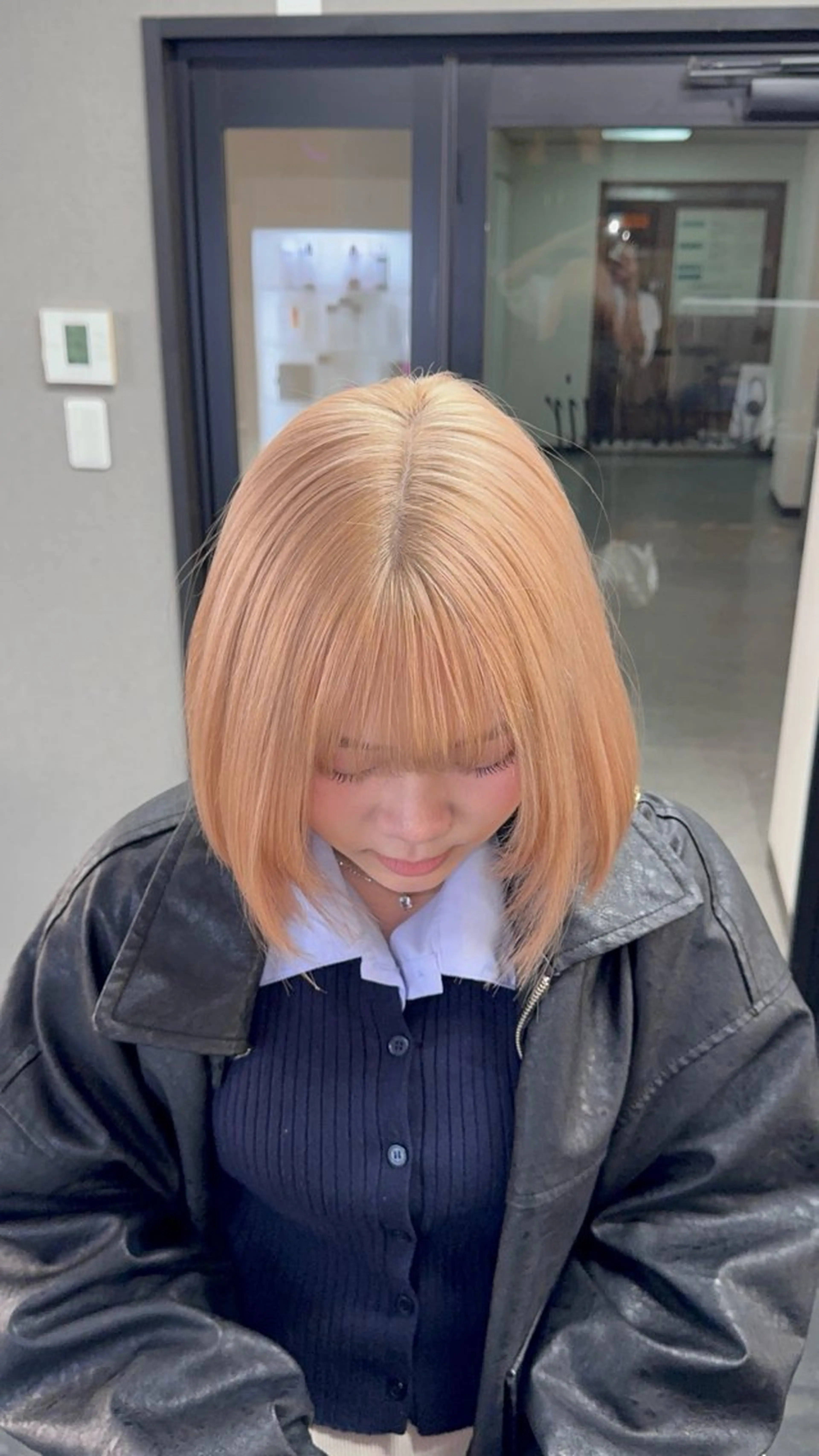 ミディアム カラー ヘアアレンジ ホワイトカラー/ ピンクベージュにったのヘアスタイル