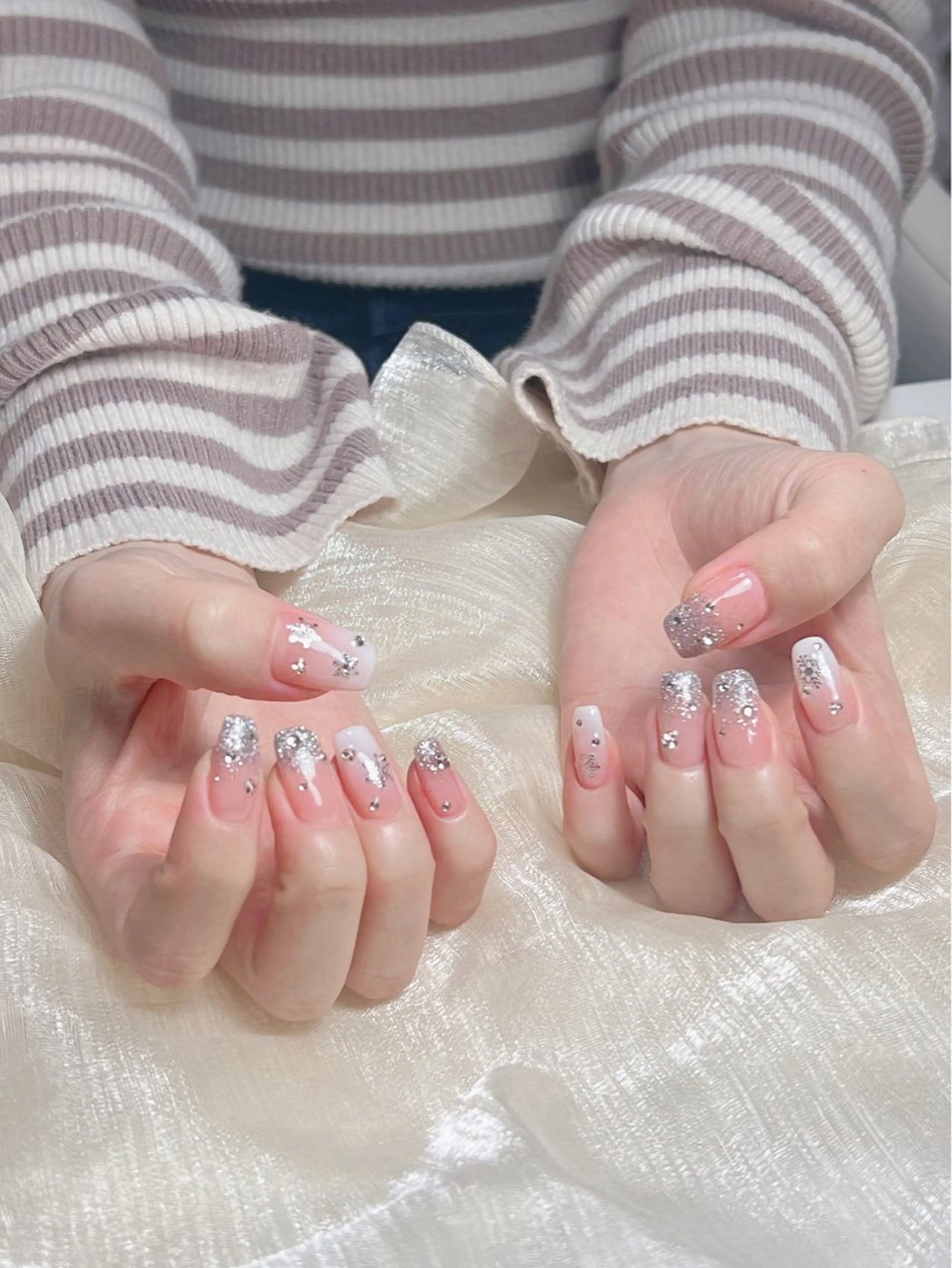 ネイル オーロラネイル チークネイル フレンチネイル ジェルネイル ガラスフレンチ ハンドネイル Nail Jolie所属・Nail Jolieのネイルデザイン