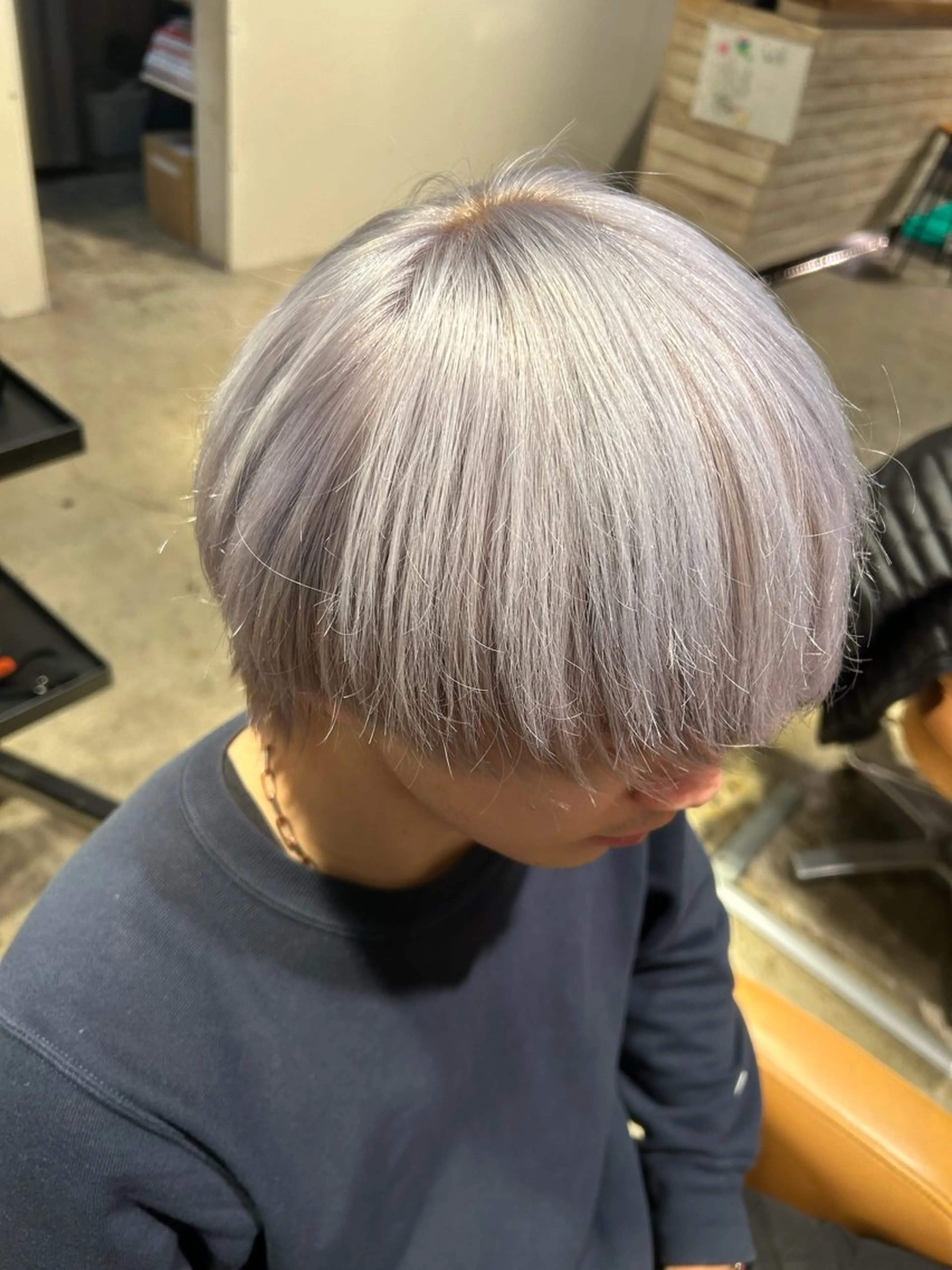 カラー メンズ シルバー 塚内 将哉のヘアスタイル