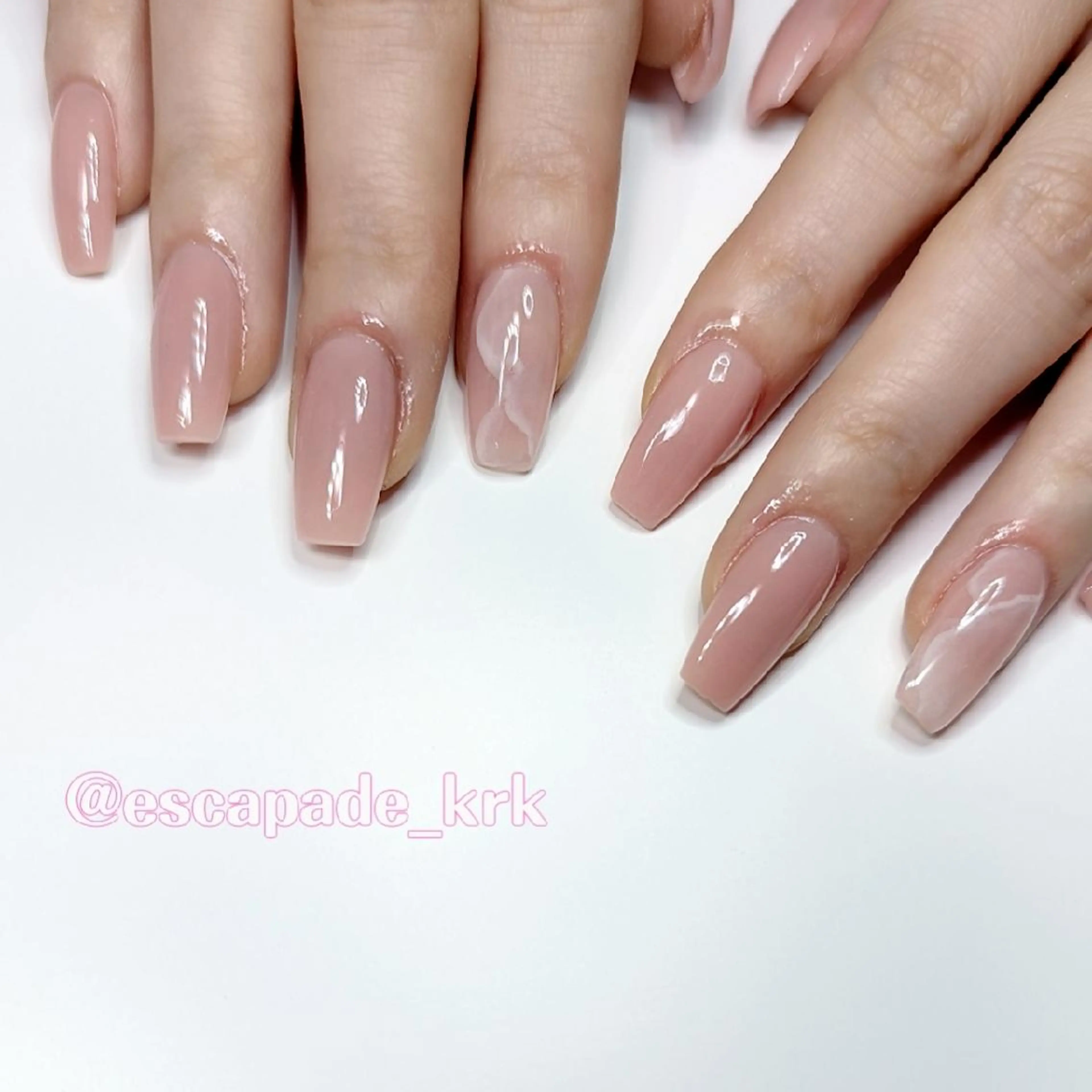 ミディアム ネイル ハンドネイル クロキ 。のネイルデザイン