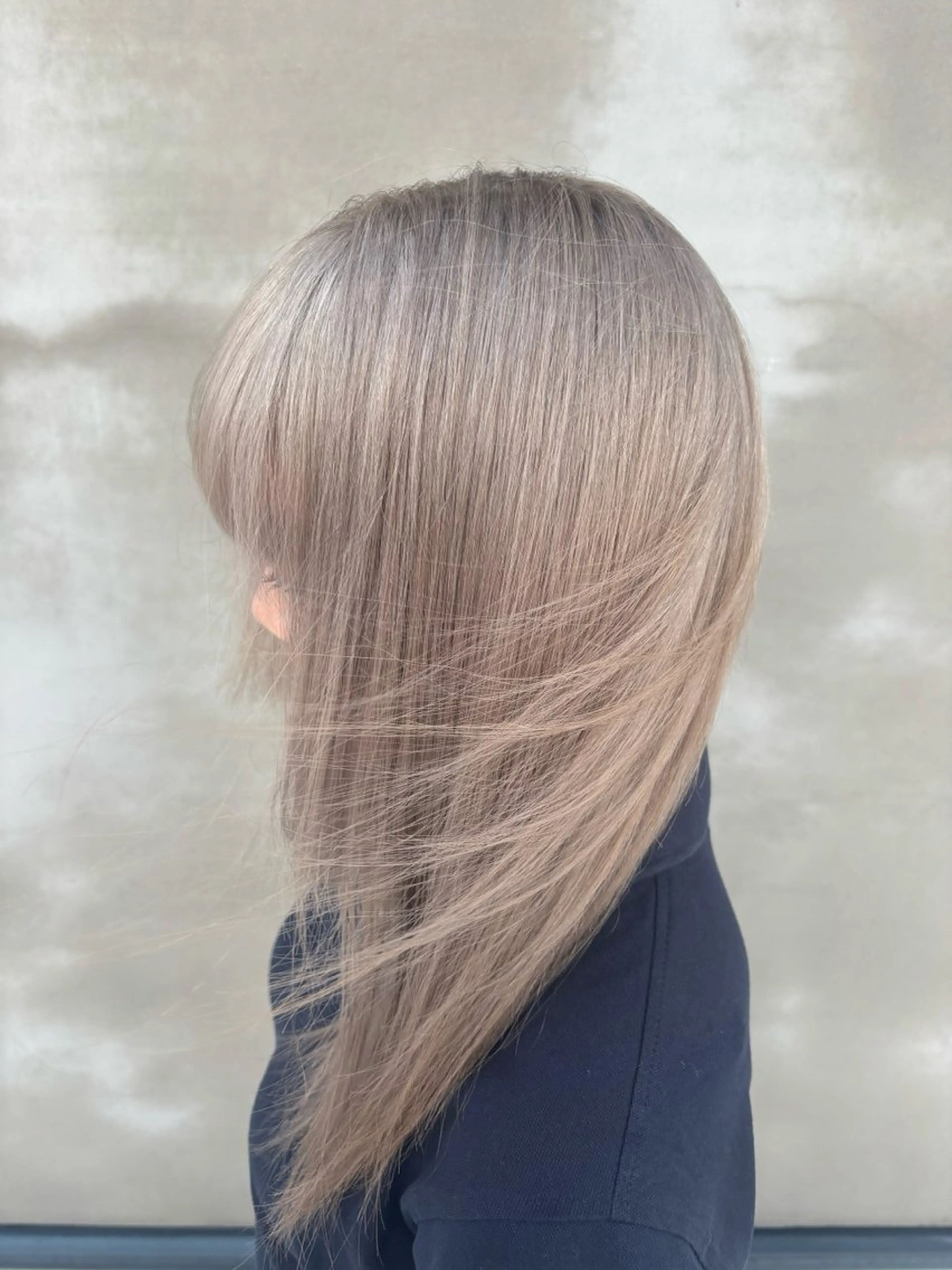 セミロング cyan miwaのヘアスタイル