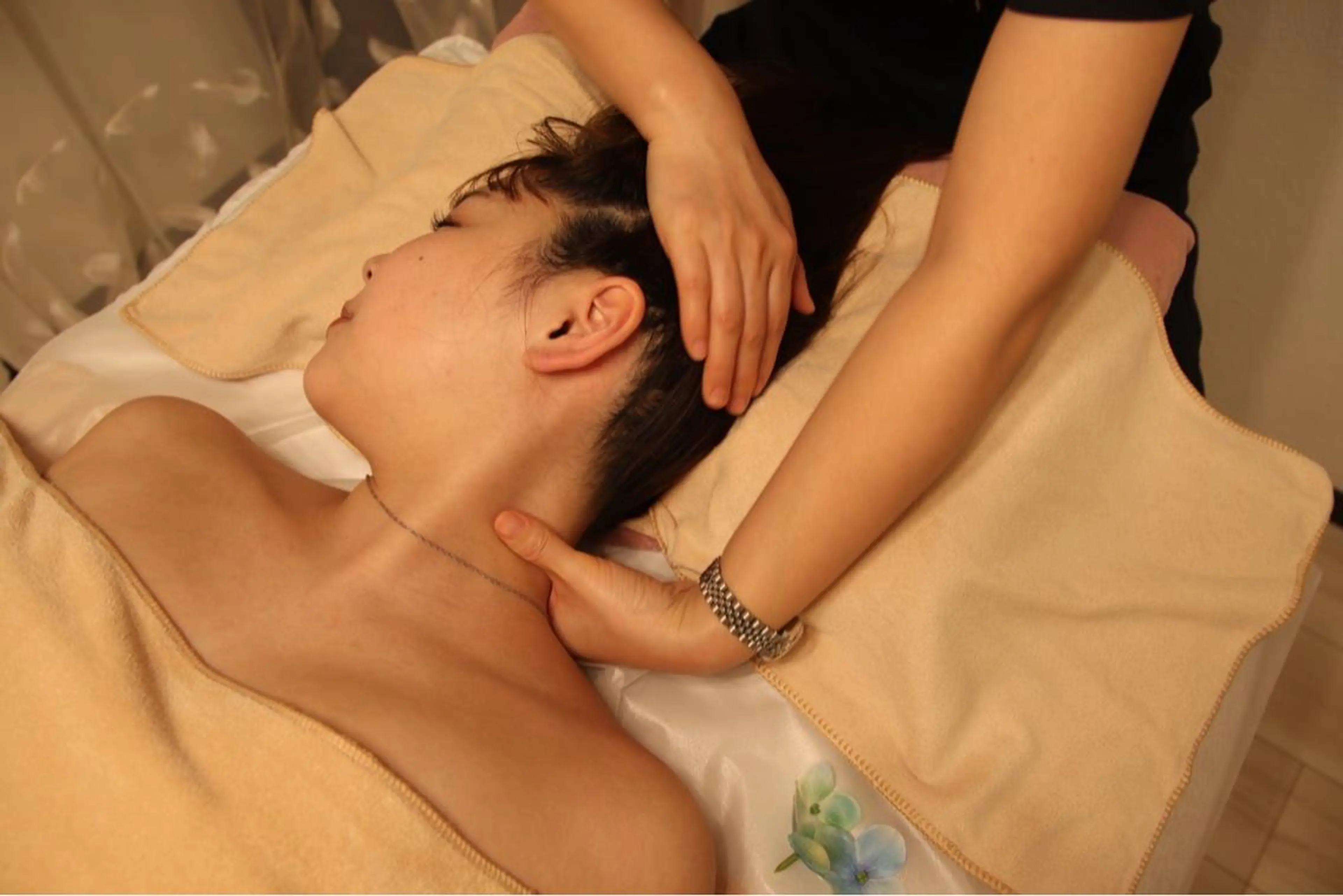 「むくみ改善」リンパフェイシャル80分＋ヘットスパ10分　¥8800の写真