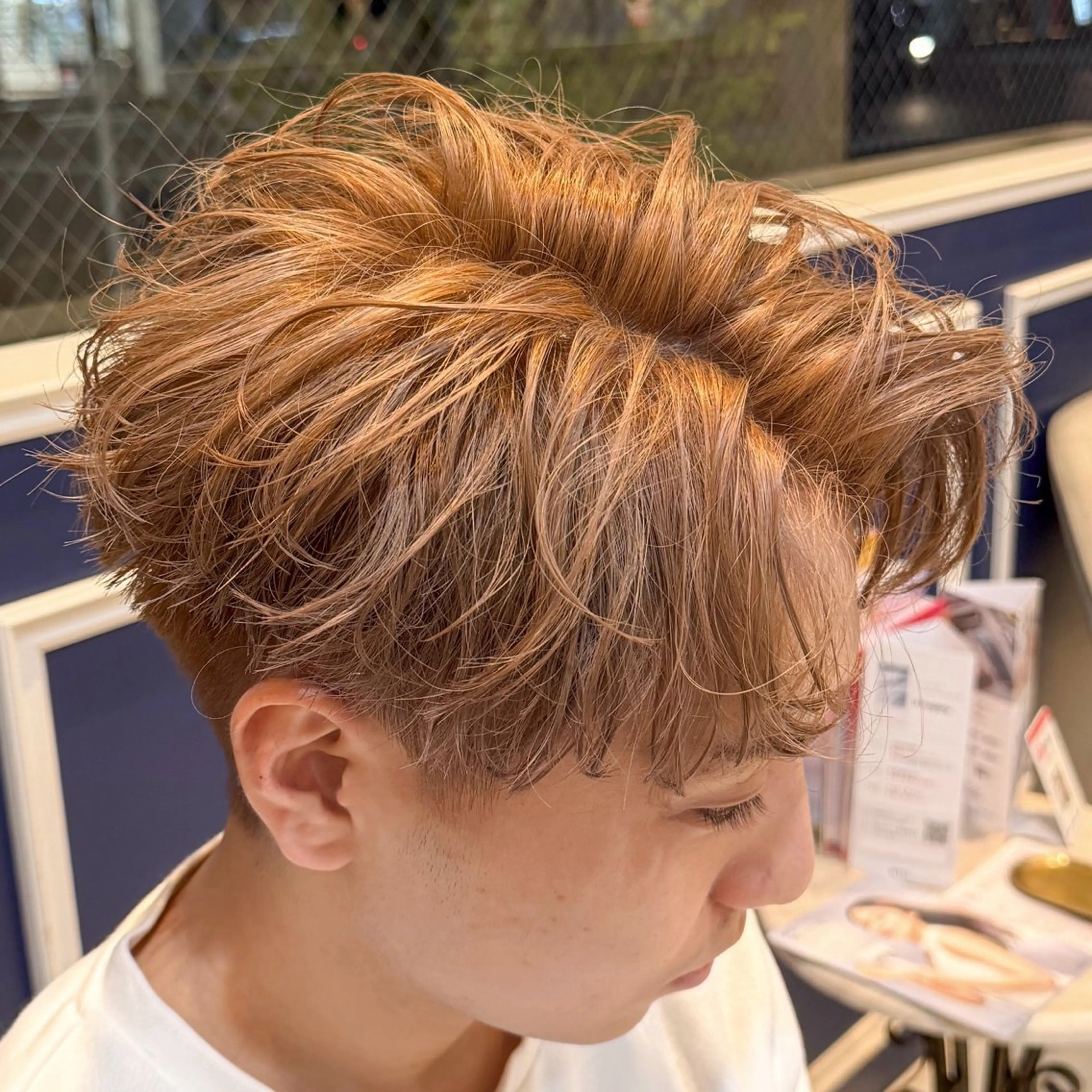 ショート カラー メンズ ベージュカラー ミルクティーベージュ ヘアカラー 吉田 新平のヘアスタイル