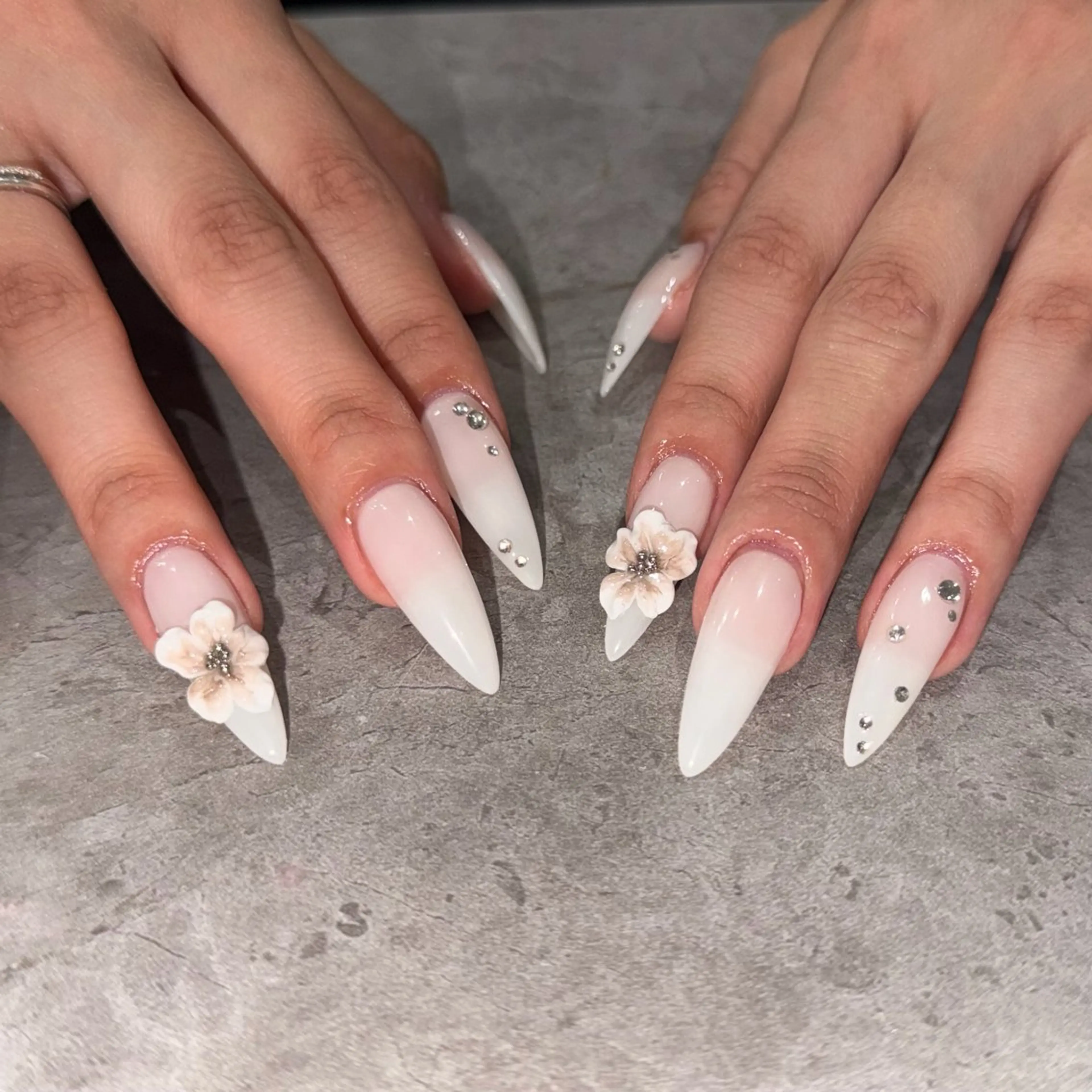 ネイル ハンドネイル IROHA NAIL Kurumi🪽🫧のネイルデザイン