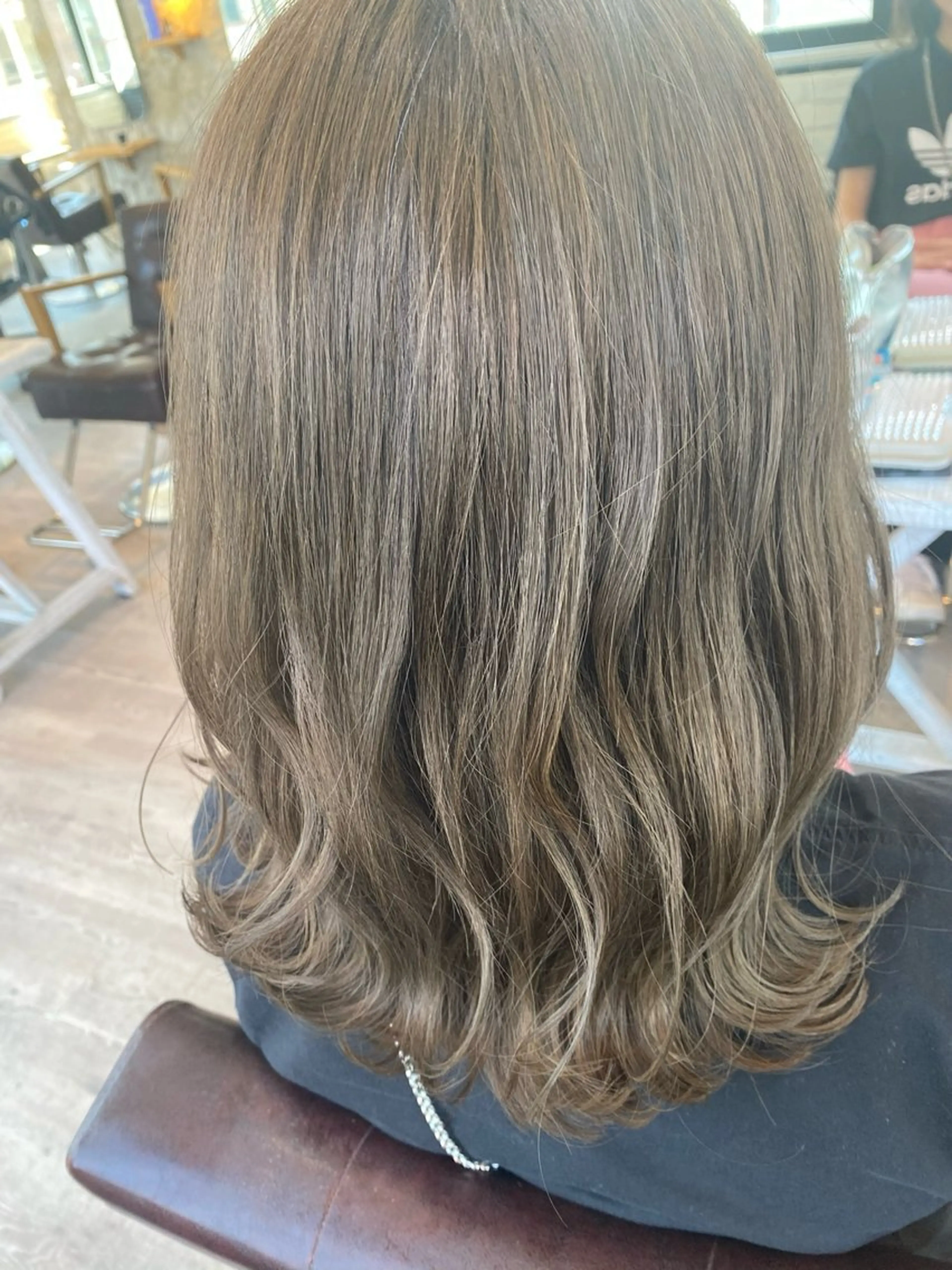 ミディアム カラー AUBE hair ales福岡平尾店所属・塚本 昂のヘアスタイル