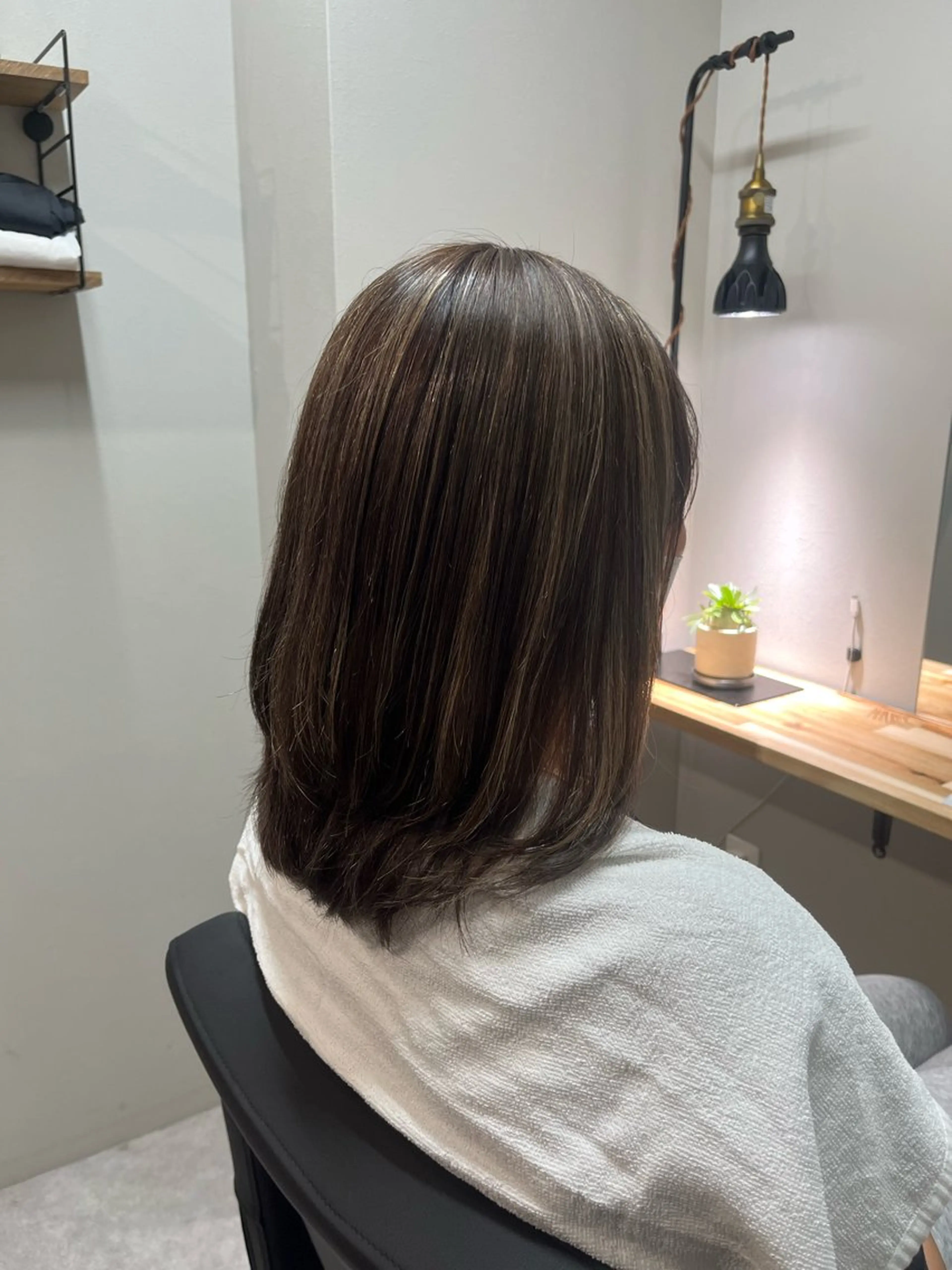 ミディアム カラー ブリーチ ハイライトカラー ハイライト eMir... 武蔵小杉所属・新舘 怜奈のヘアスタイル