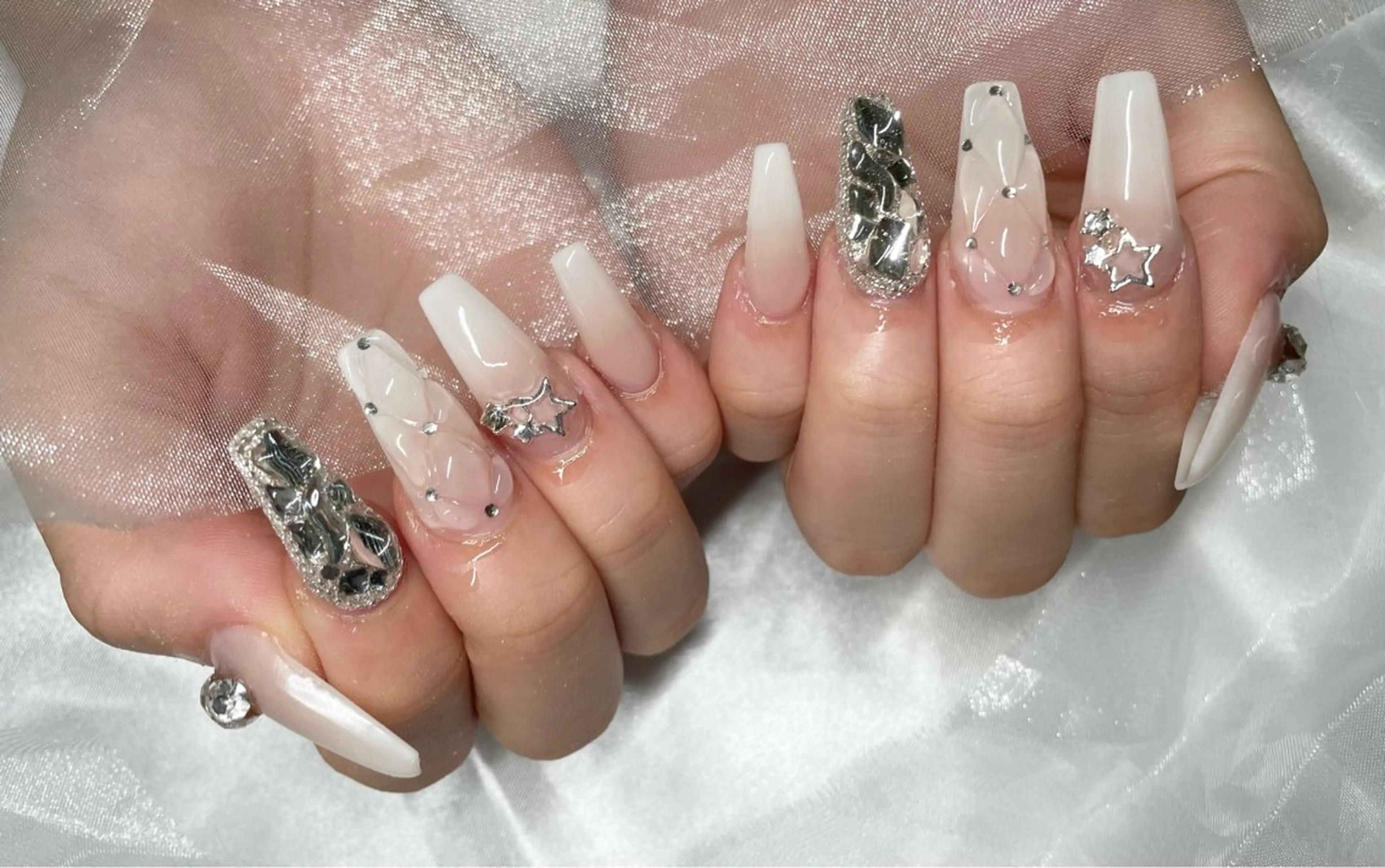 ネイル ハンドネイル Roi〈ロワ〉 Minakoのネイルデザイン