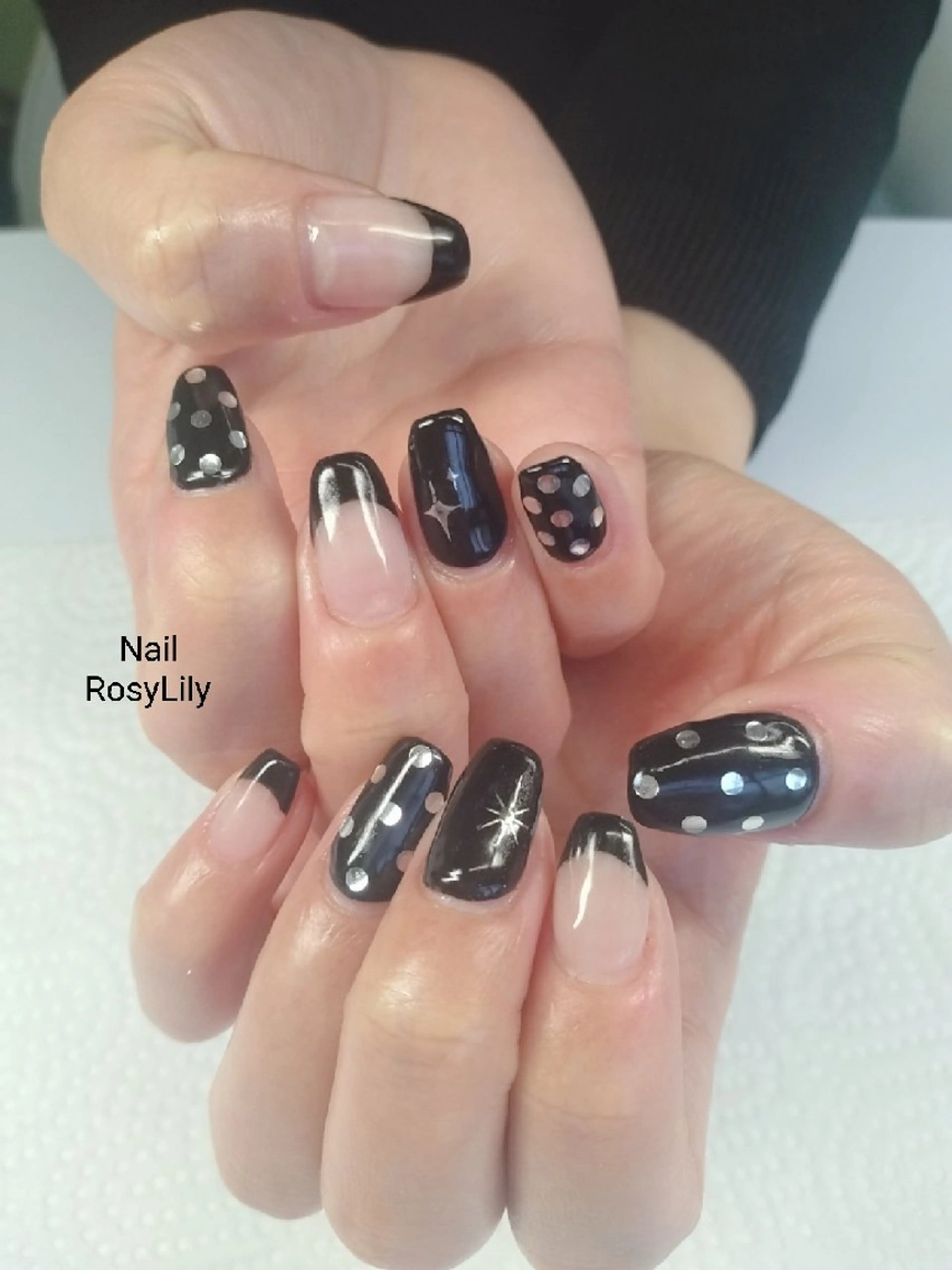 ネイル 持ち込み シルバー プライベートサロン RosyLily所属・プライベートサロン Rosy Lilyのネイルデザイン
