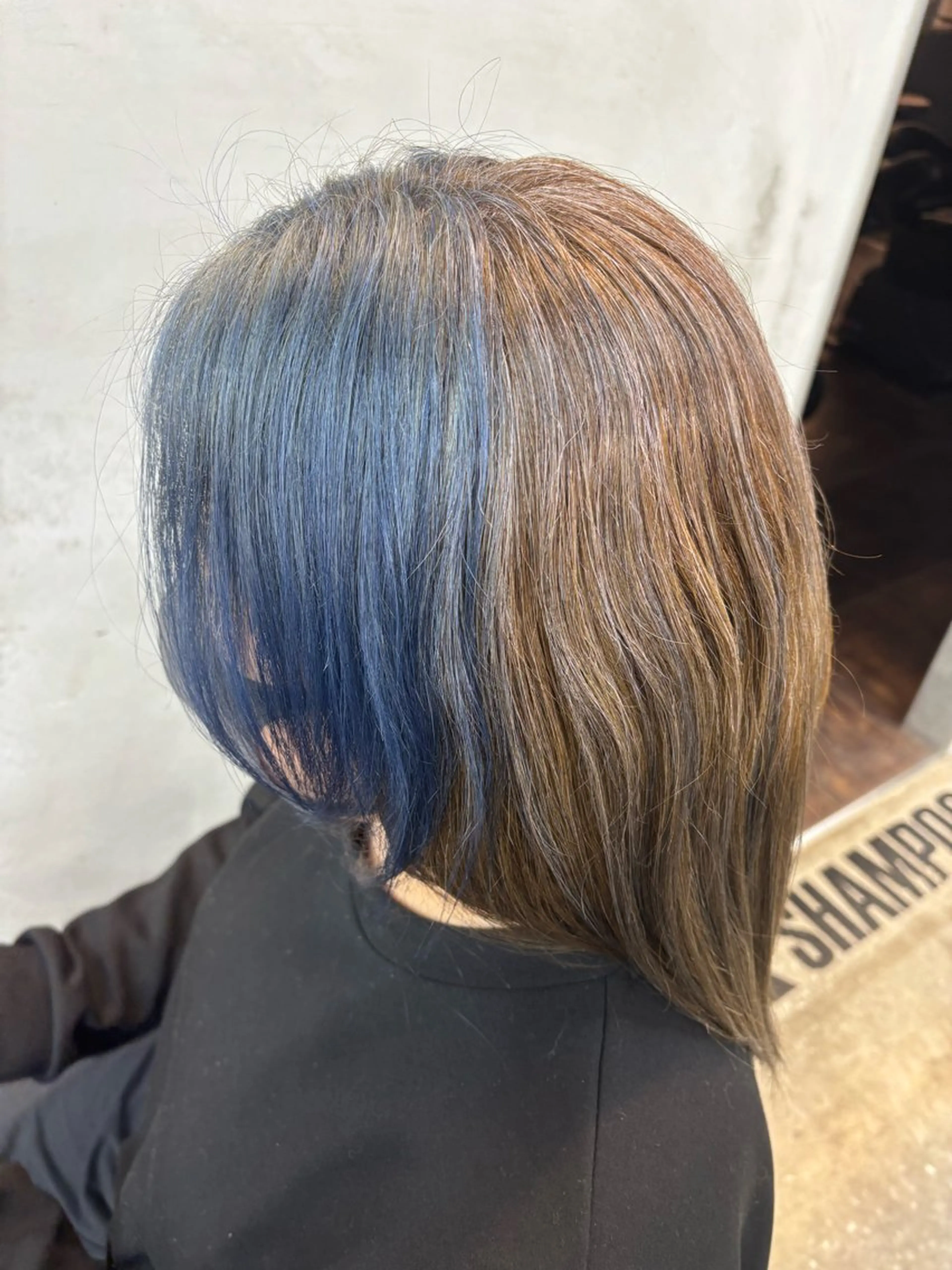 ロング カラー ブリーチ ヘアカラー 飛田 真彩のヘアスタイル