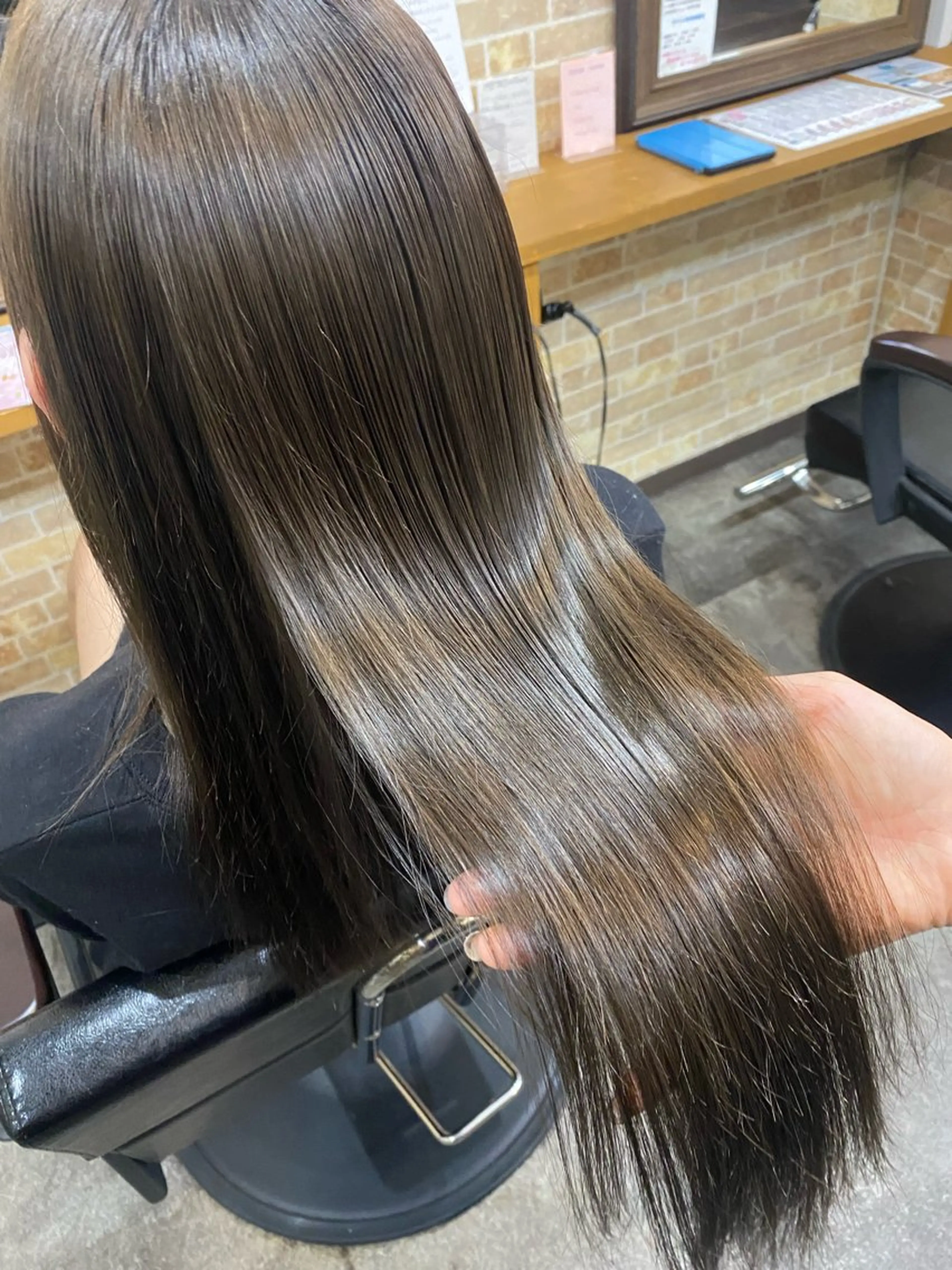 セミロング アッシュ ヘアカラー トリートメント 美髪ヘア 🤍erikaのヘアスタイル