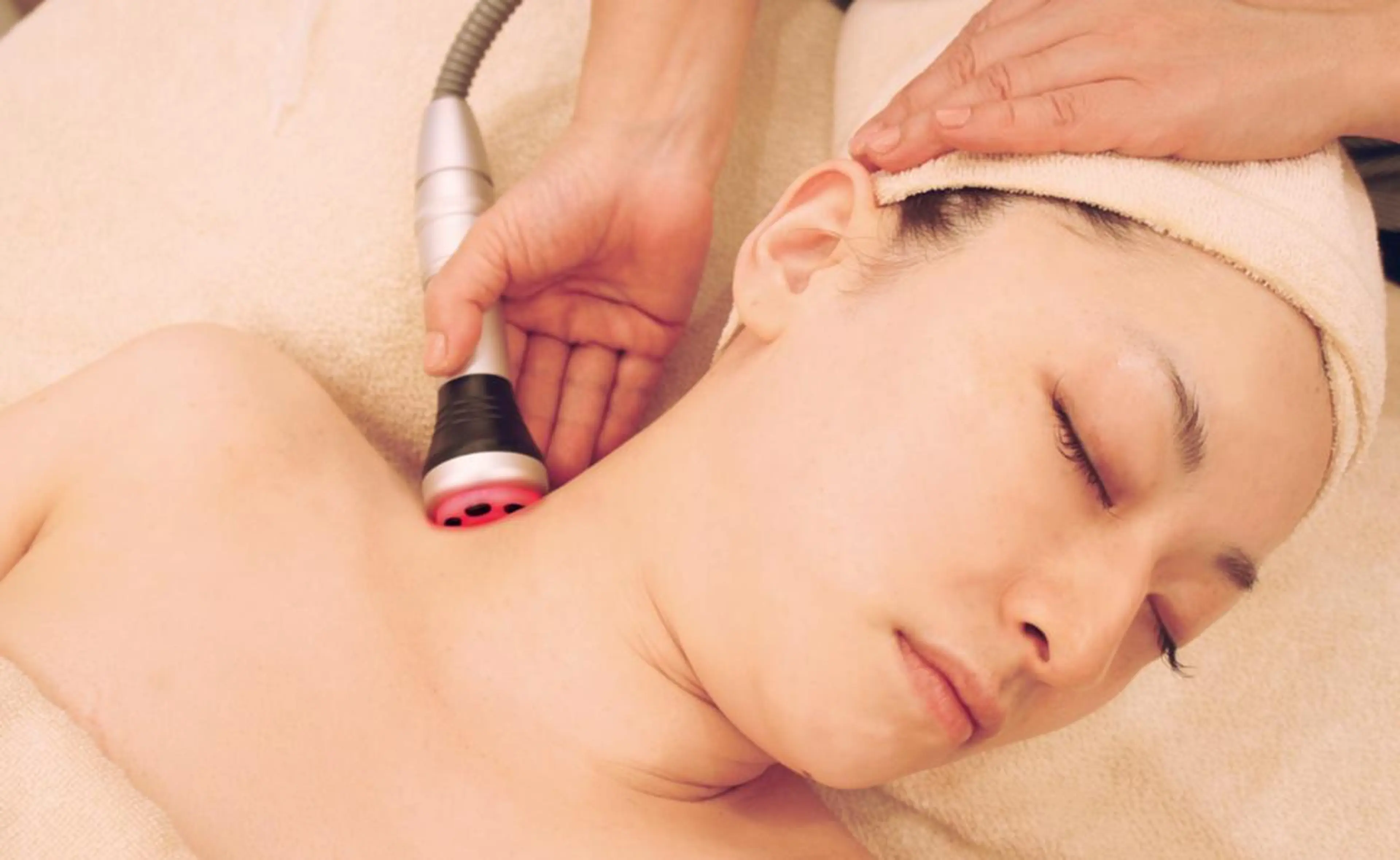 【デコルテ】エイジングケア+リンパドレナージュ15分　13,000円⇒5,500円の写真