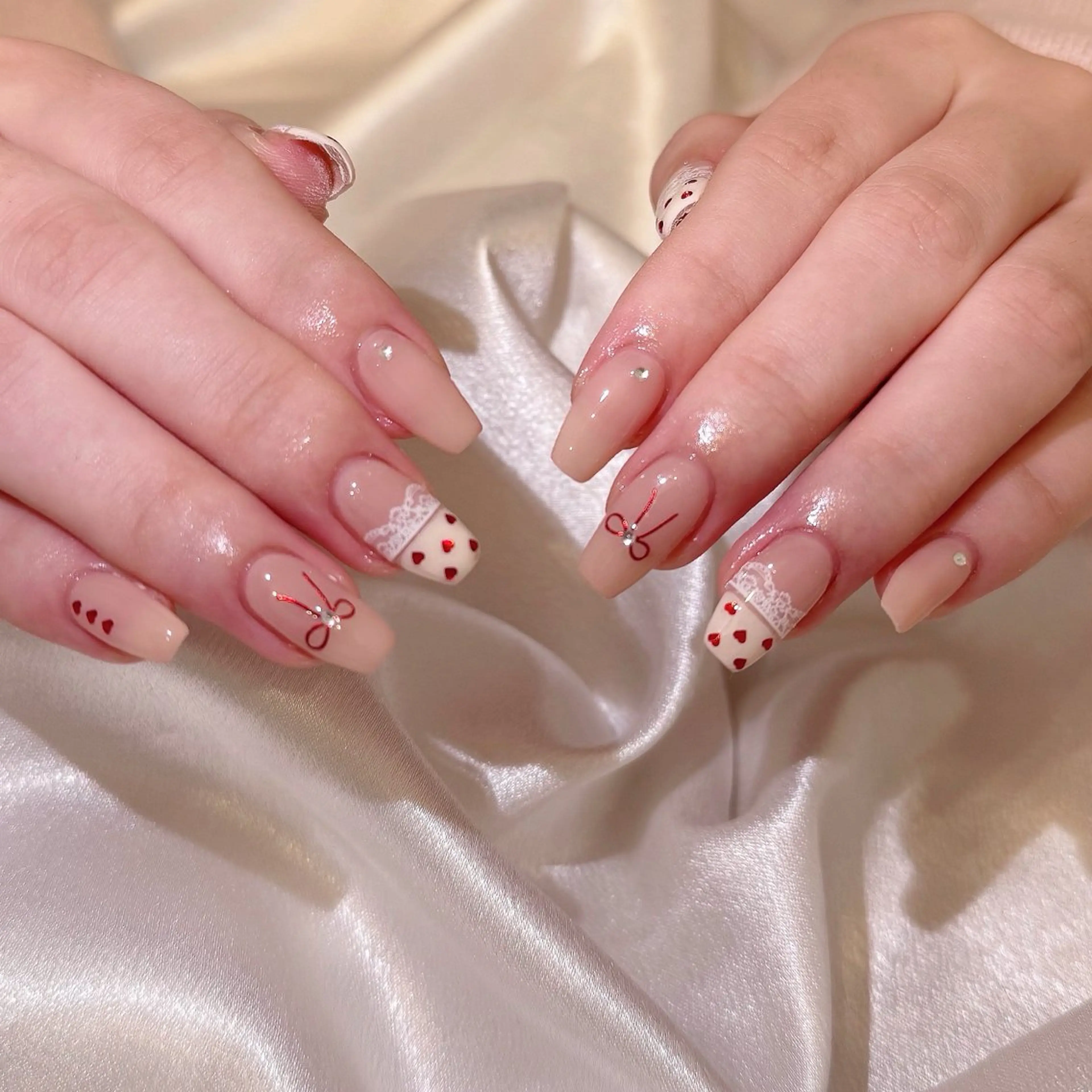 ネイル シュシュ 🎀 girly nailのネイルデザイン