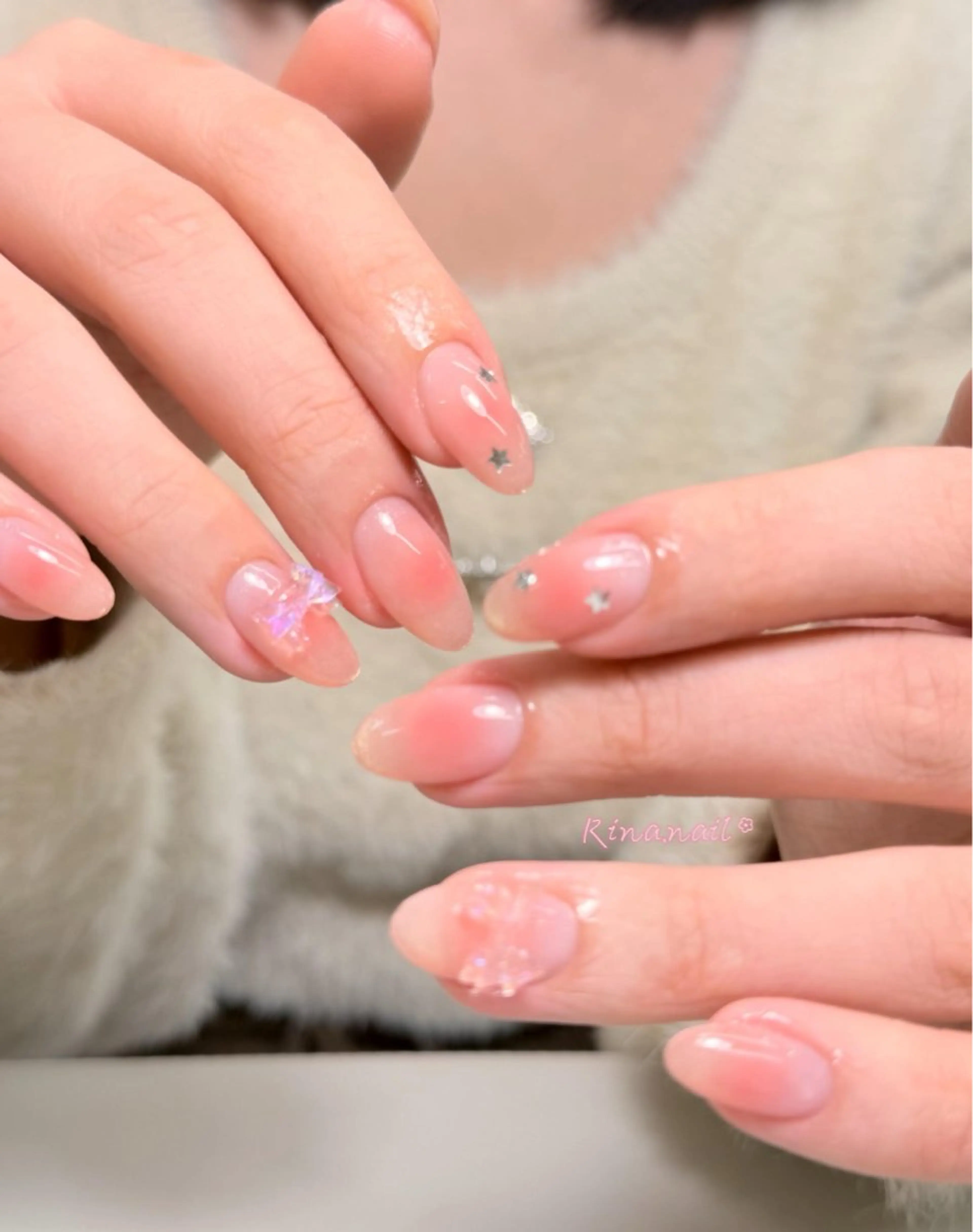 【ジェルオフ無料】チーク+マグネットネイル (ケア込み)の写真