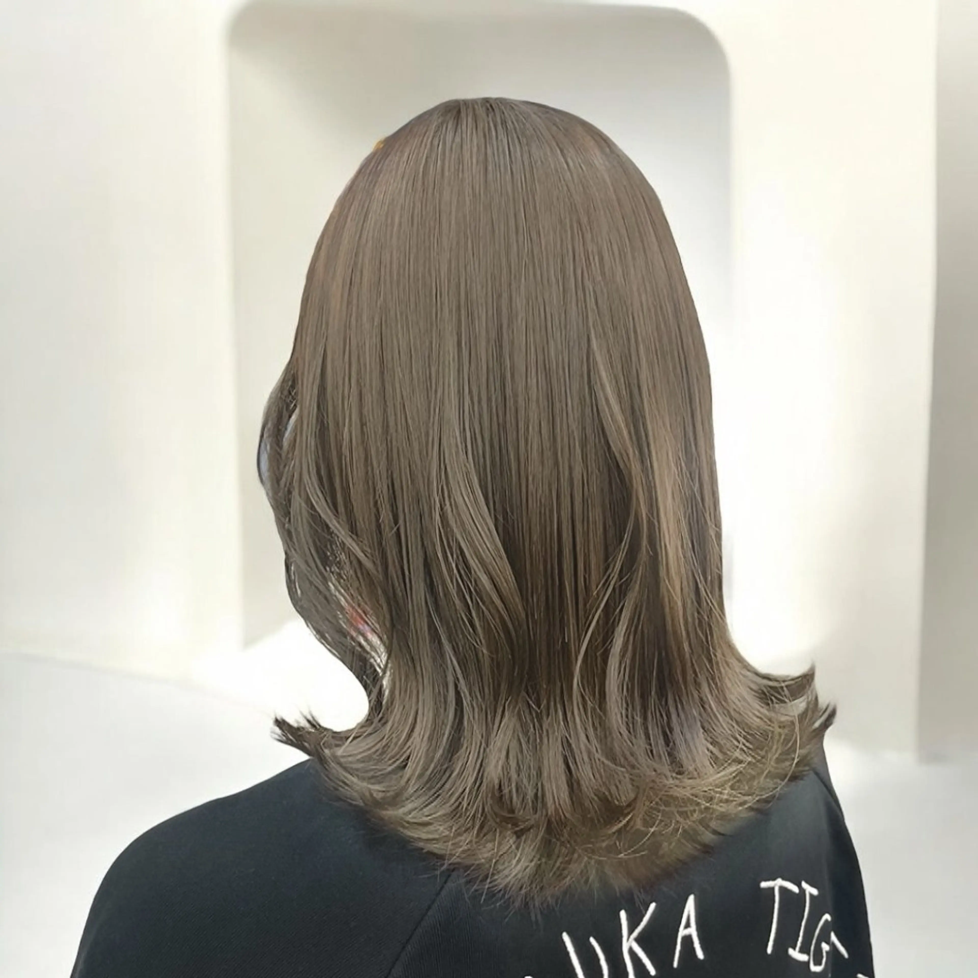 ミディアム ユイナ 🕊NaVI ベージュ/透明感のヘアスタイル