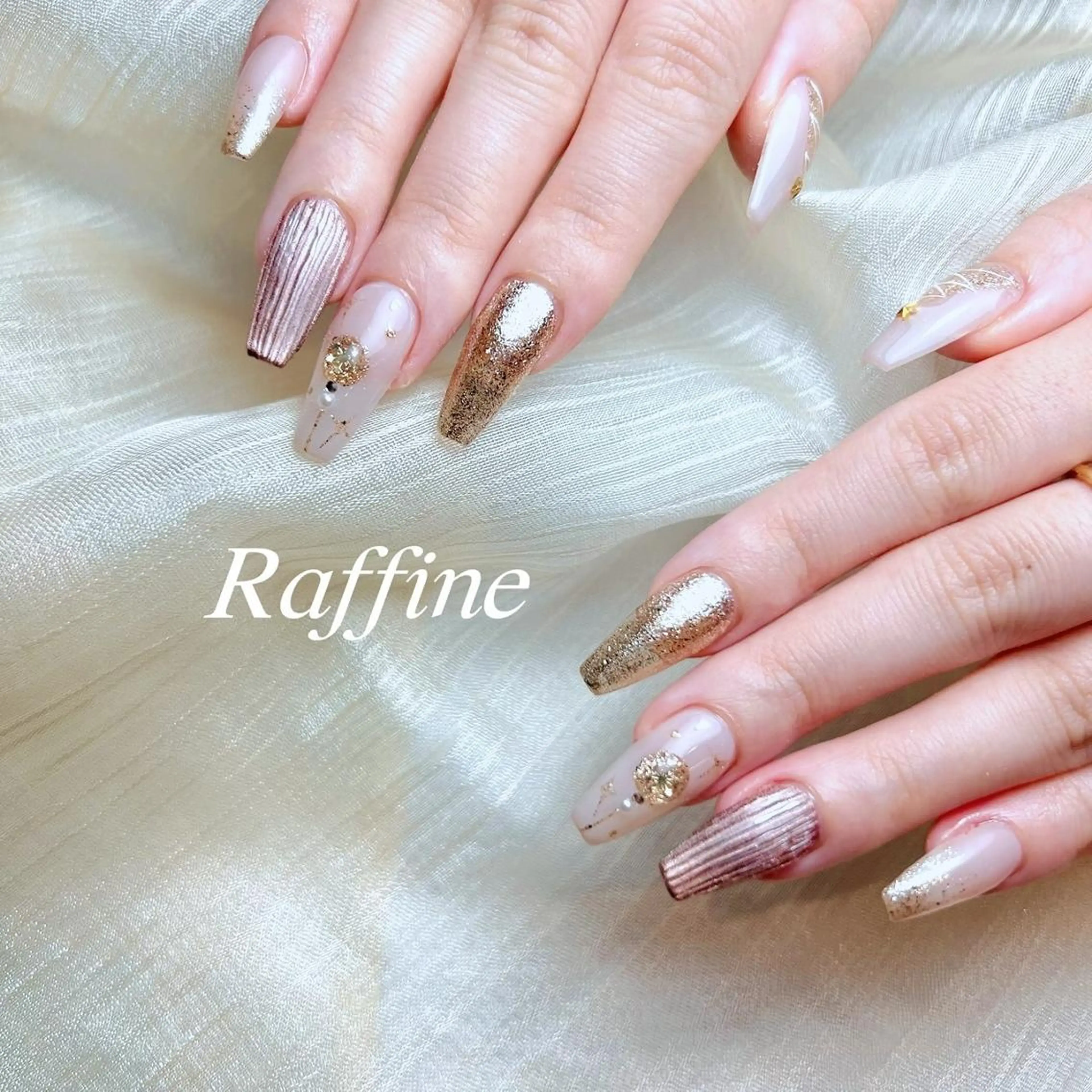 ネイル RAFFINE haru🦋🩵のネイルデザイン