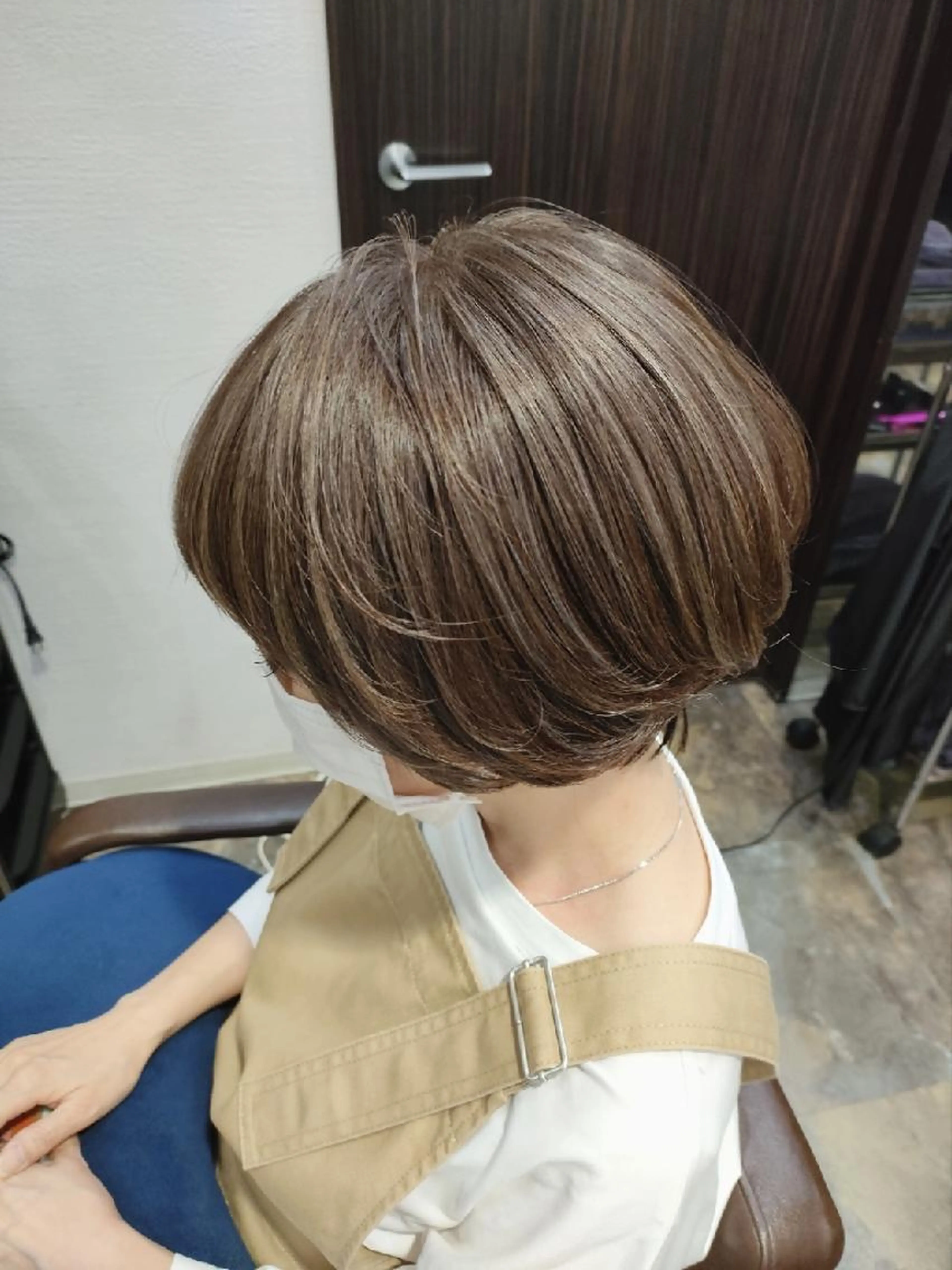 【人気No.2☆】カット＋白髪ぼかしハイライト（表面＋顔周り）の写真