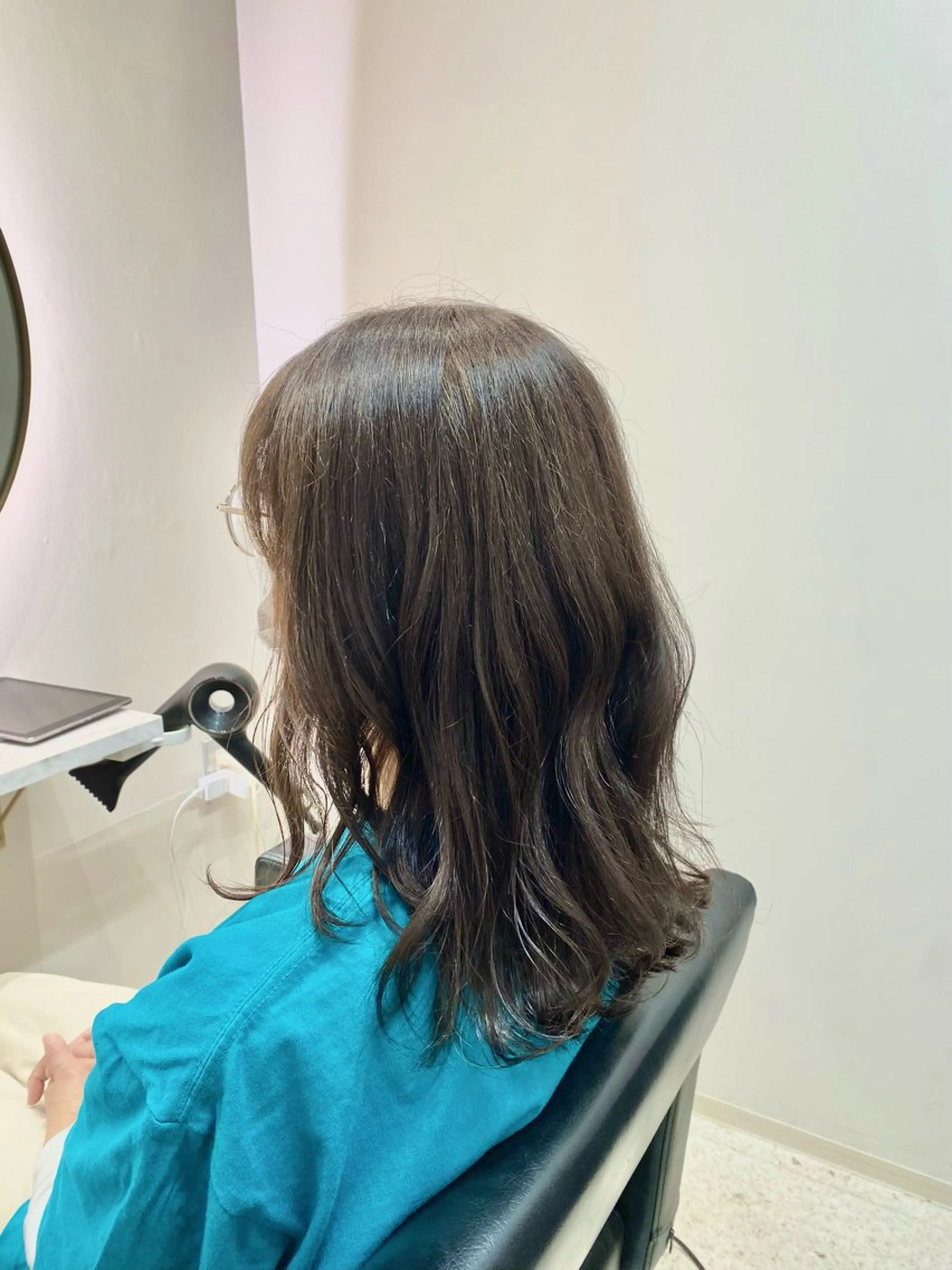 セミロング カラー 韓国🇰🇷艶髪 ケアカラーSHURIのヘアスタイル