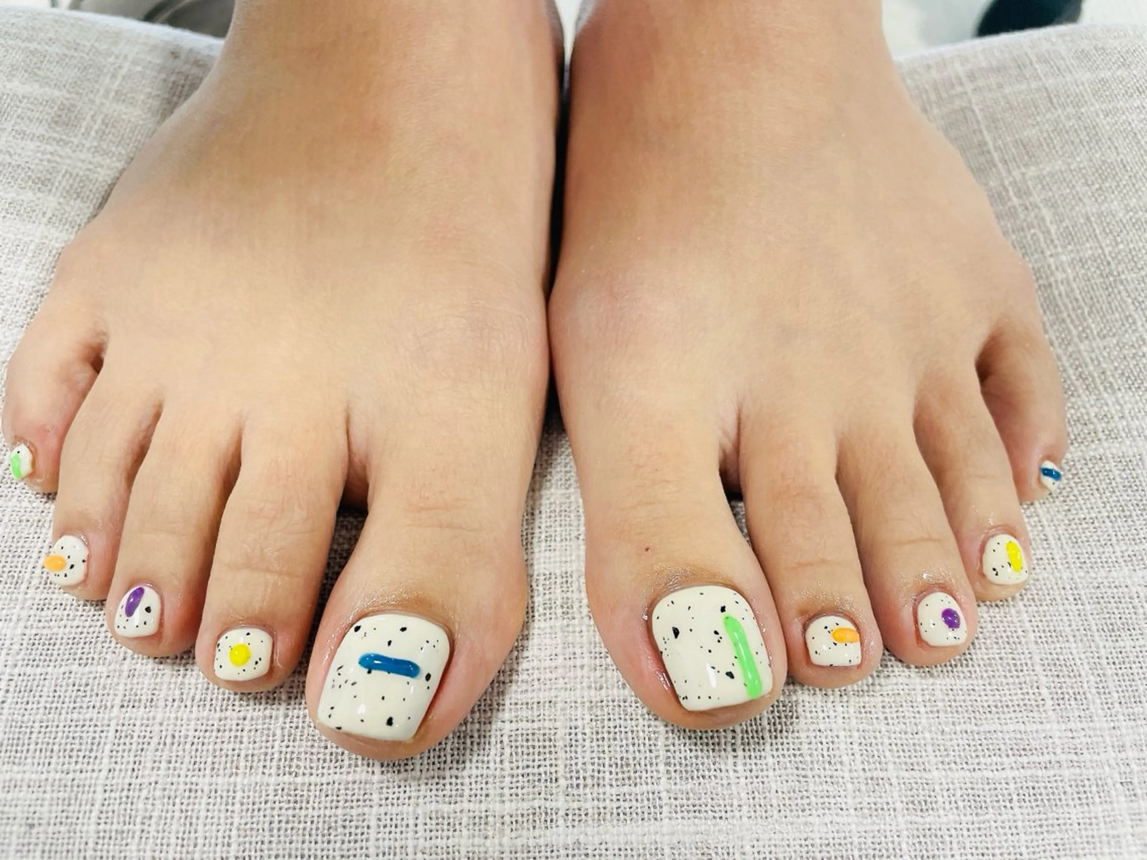 ネイル ホログラムネイル フットネイル tsumeasobi所属・tsumeasobi 🪬macoのネイルデザイン