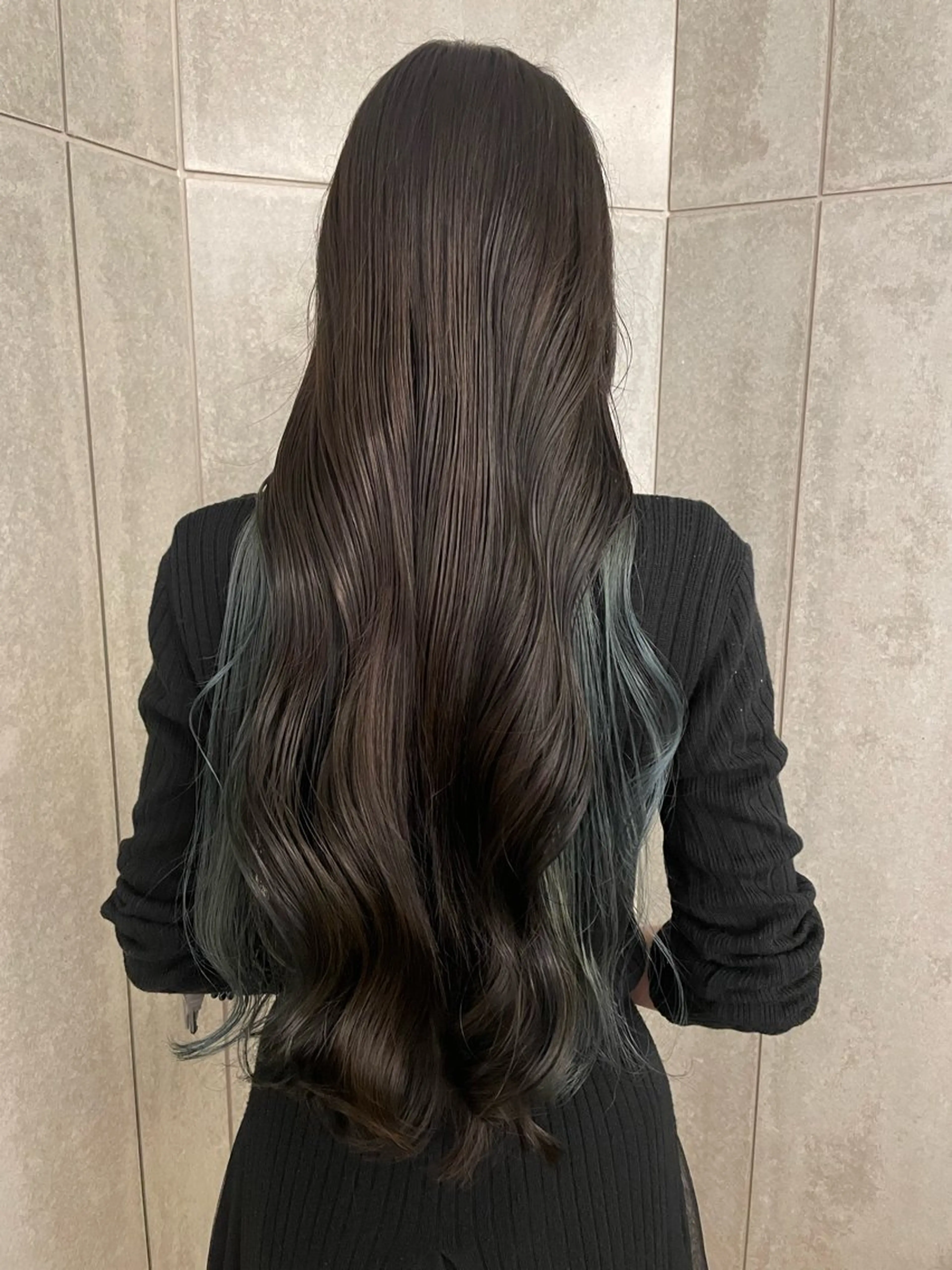 ロング カラー ウォーレントリコミ  ニューヨーク所属・西梅田直結🌹 若林梨音のヘアスタイル