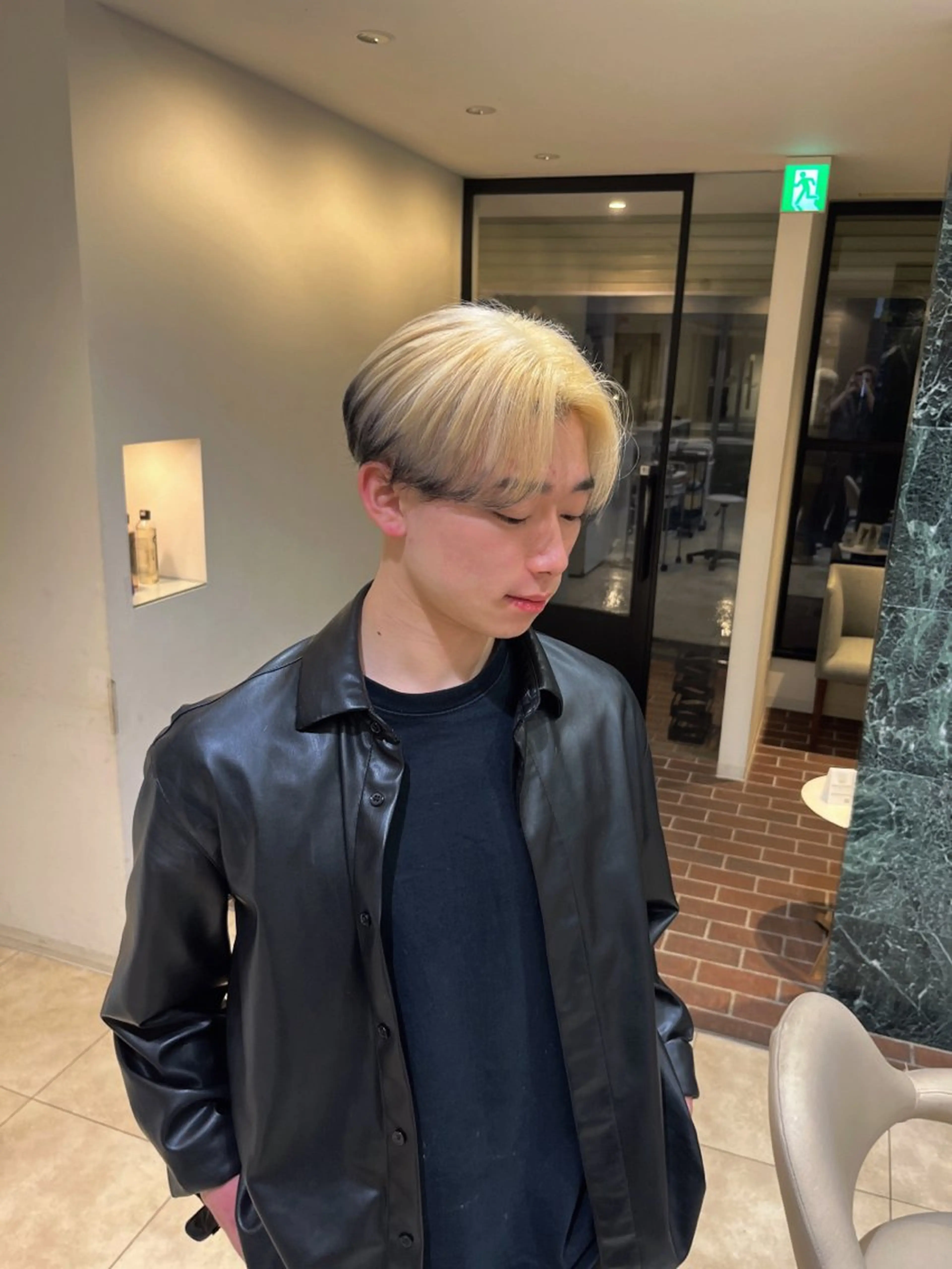 メンズ 髪の修復専門サロン　hair place VIVE所属・KOTA / ハイトーン/髪質改善のヘアスタイル