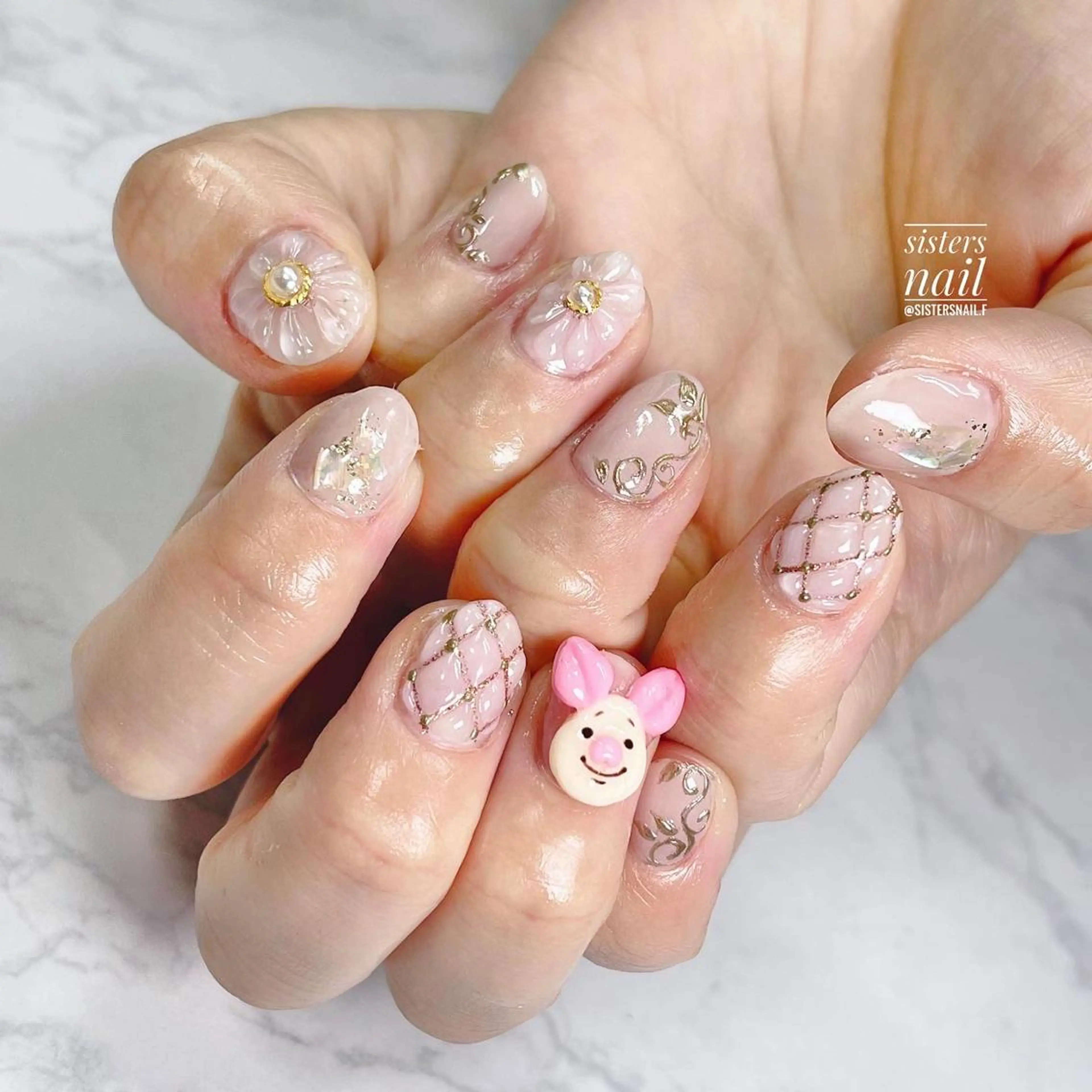 ネイル アートネイル フラワーネイル ゴールド ミラーネイル ニュアンスネイル sisters nail.fのネイルデザイン