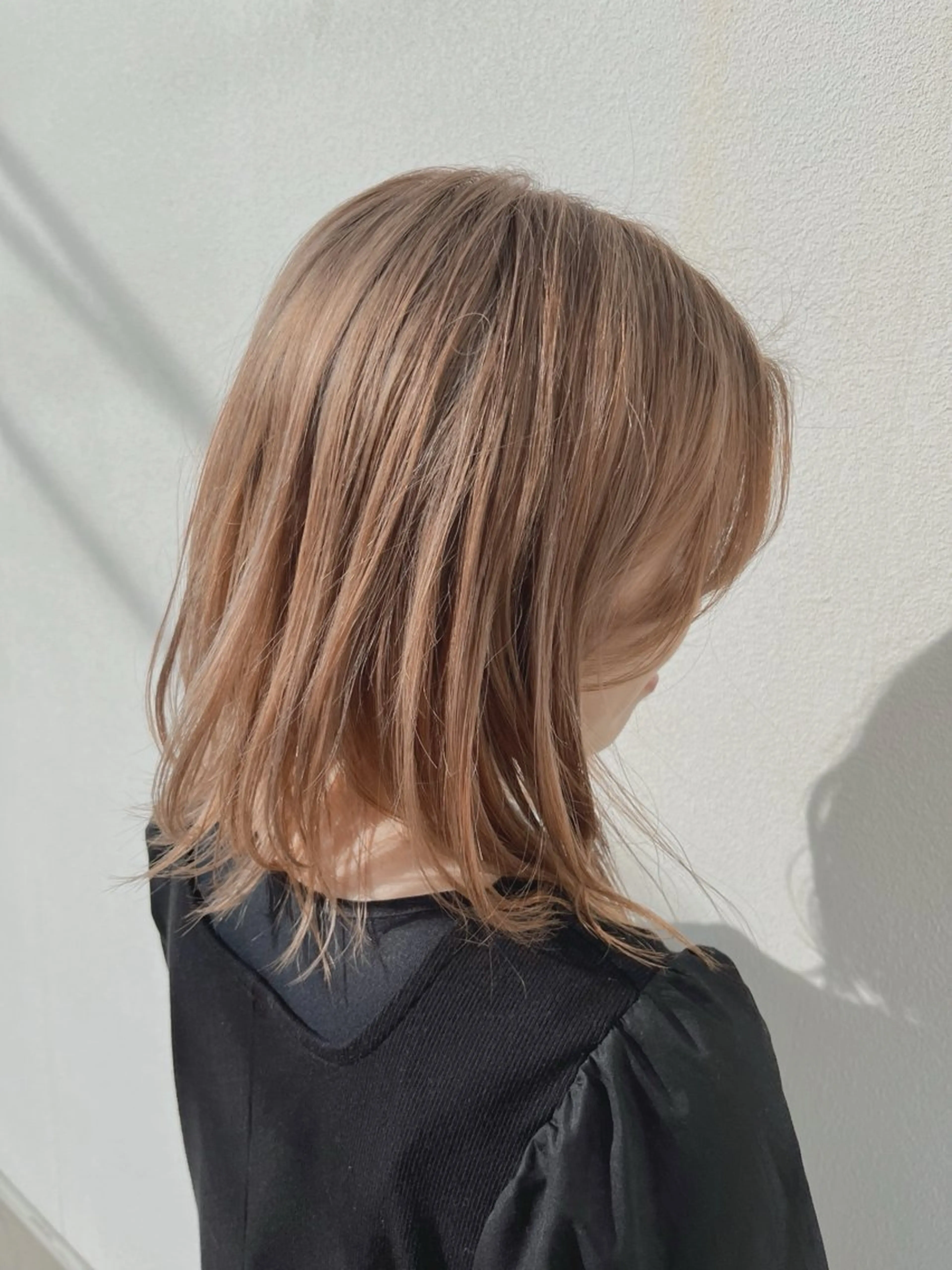セミロング カラー ベージュカラー ハイトーンカラー ハイトーンベージュ 松岡 アユミ  berryのマツエク・マツパデザイン