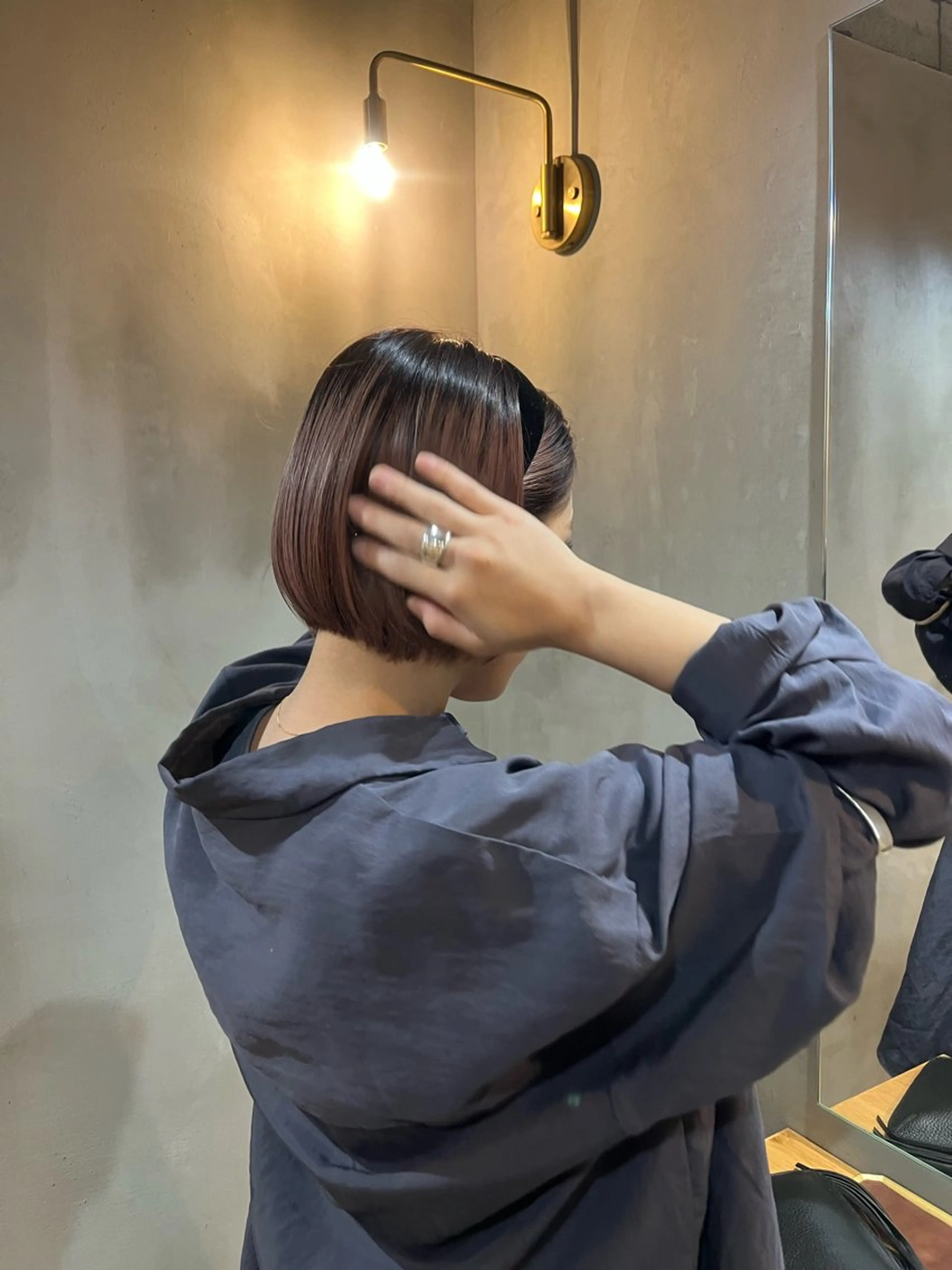 カラー ブリーチ 韓国風前髪顔周り バーバーakaneのヘアスタイル