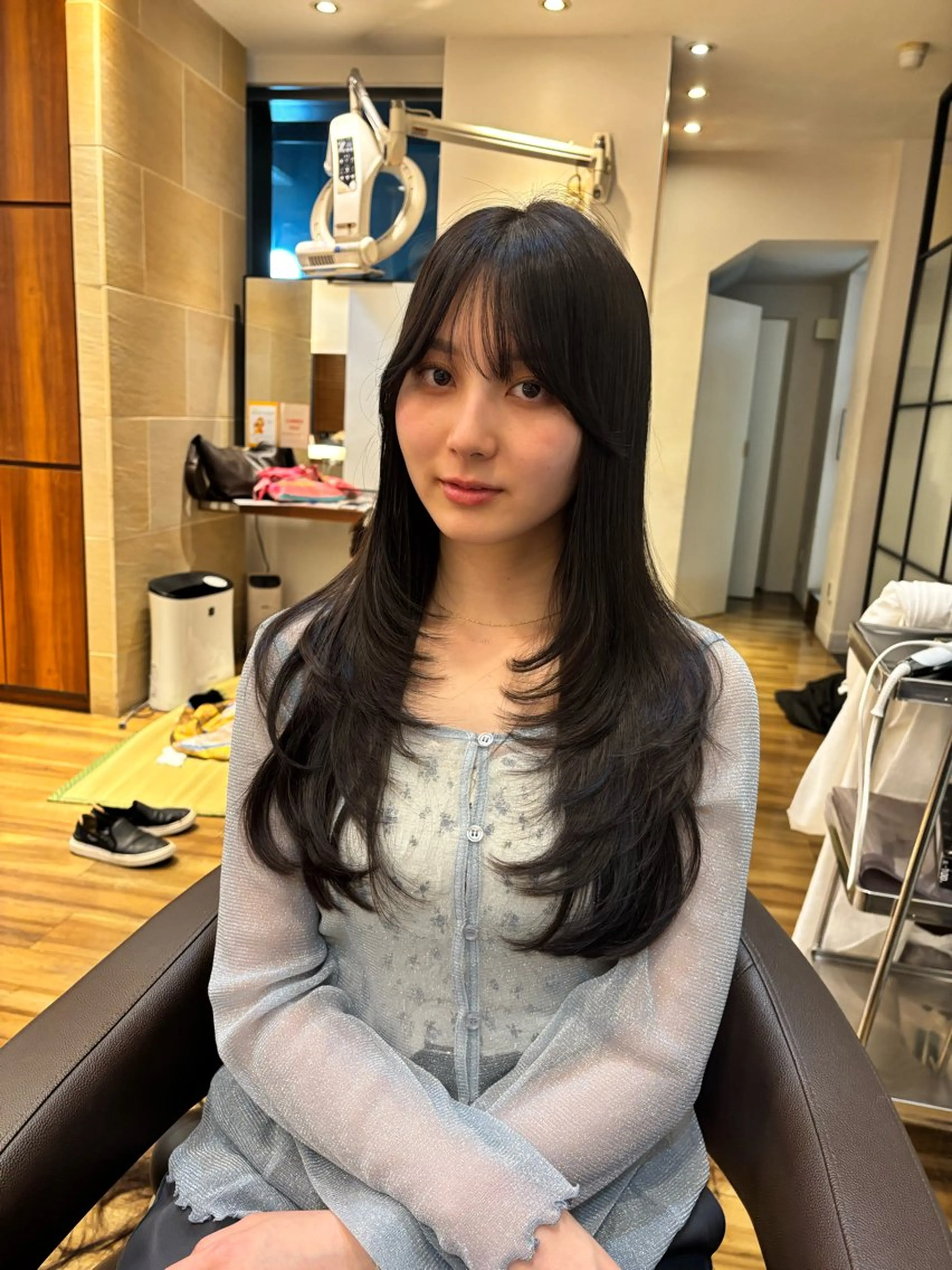 ロング カラー ロングレイヤー グレージュ レイヤーカット ロング カット ヘアカラー トリートメント レイヤーカット /透明感/千葉怜寿のヘアスタイル
