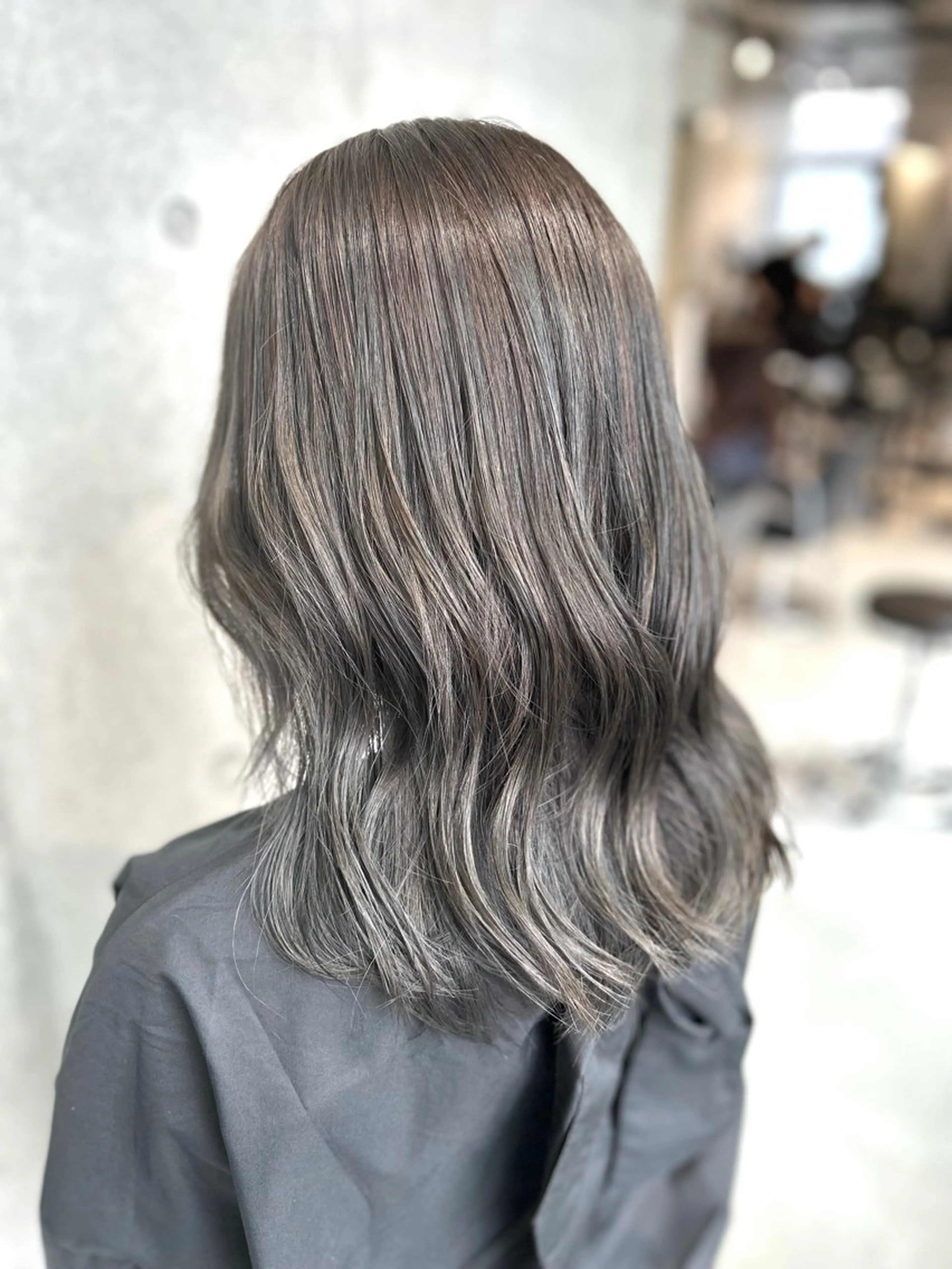 ミディアム カラー ブリーチ イルミナカラー ヘアカラー トリートメント レイヤー/グレージュ 赤み消し/コウスケのヘアスタイル