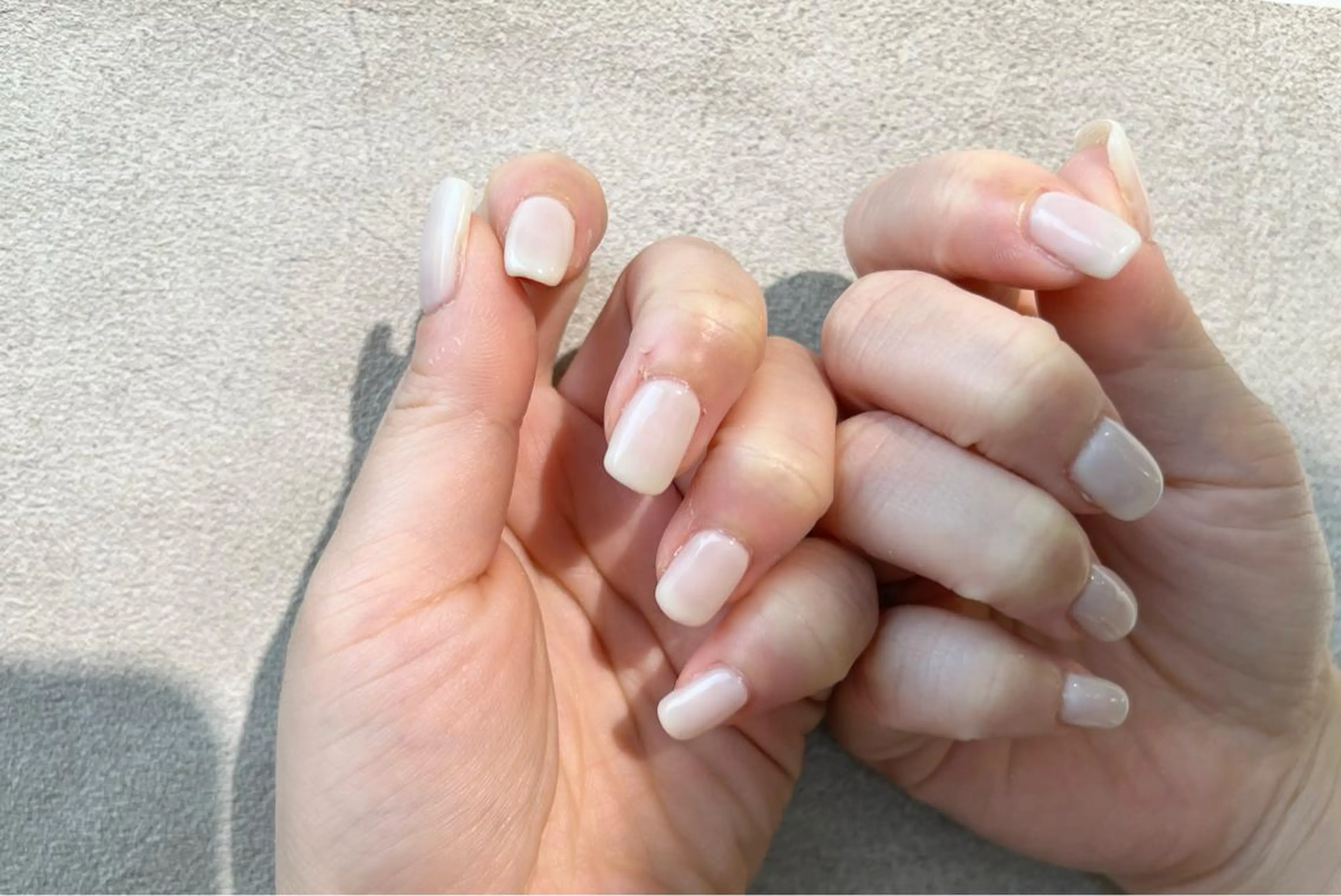 ネイル ホワイト 小川 奈々花のネイルデザイン