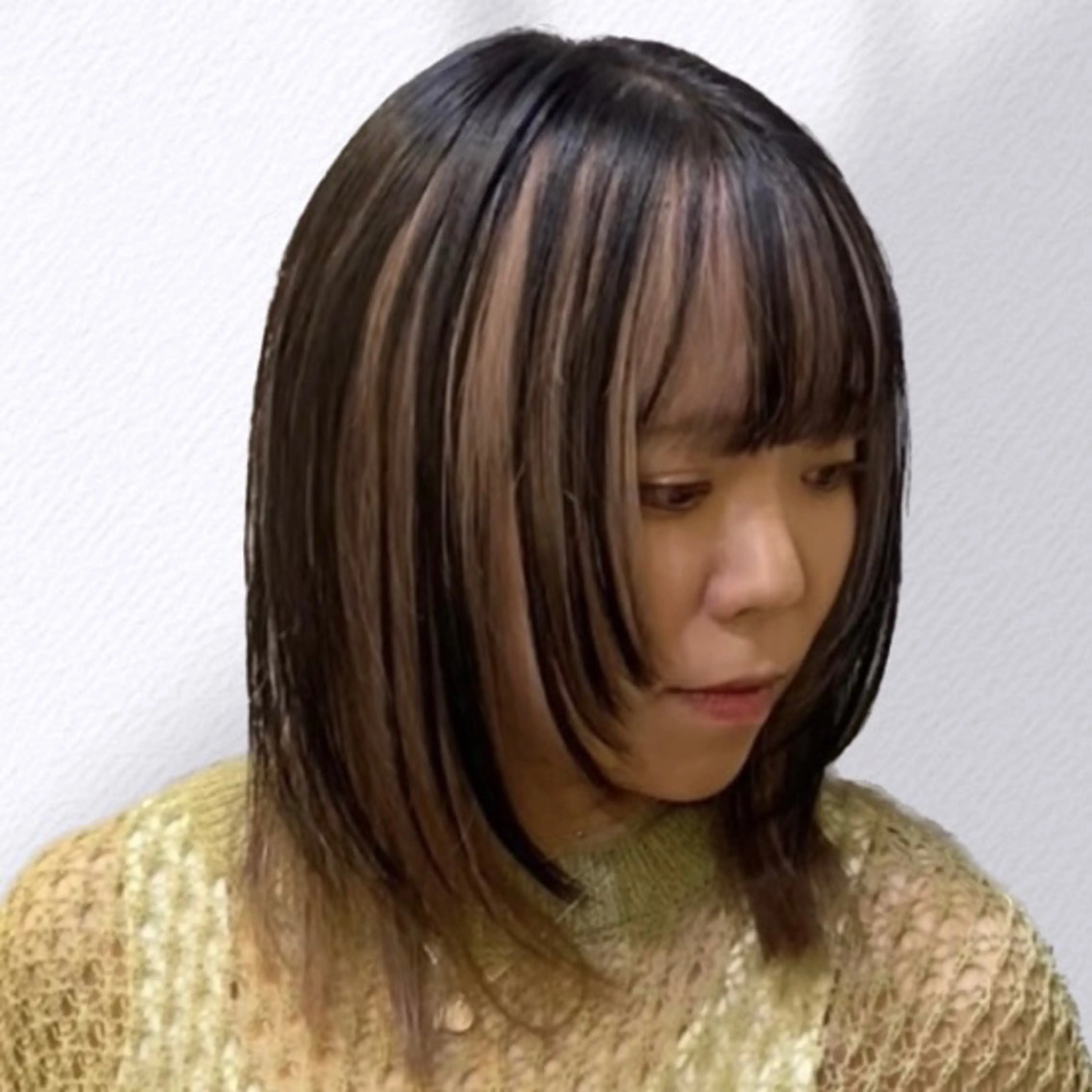 ミディアム カラー ベージュカラー ハイトーン/レイヤー カット/TAKEのヘアスタイル