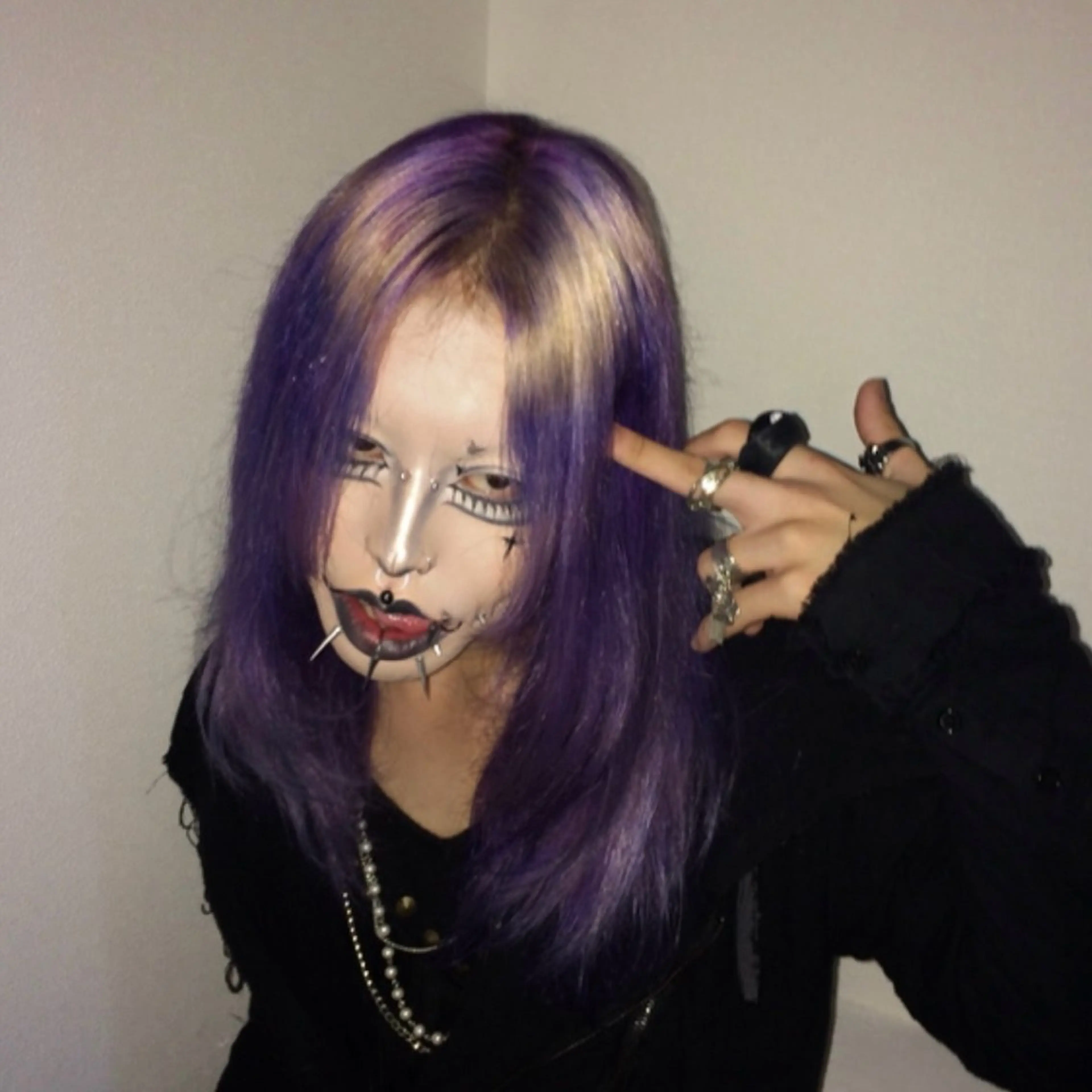 【⚠️迷ったらこのメニュー！⚠️】ブリーチ(リタッチも可)＋ケアカラー＋艶髪トリートメント♬✨️の写真