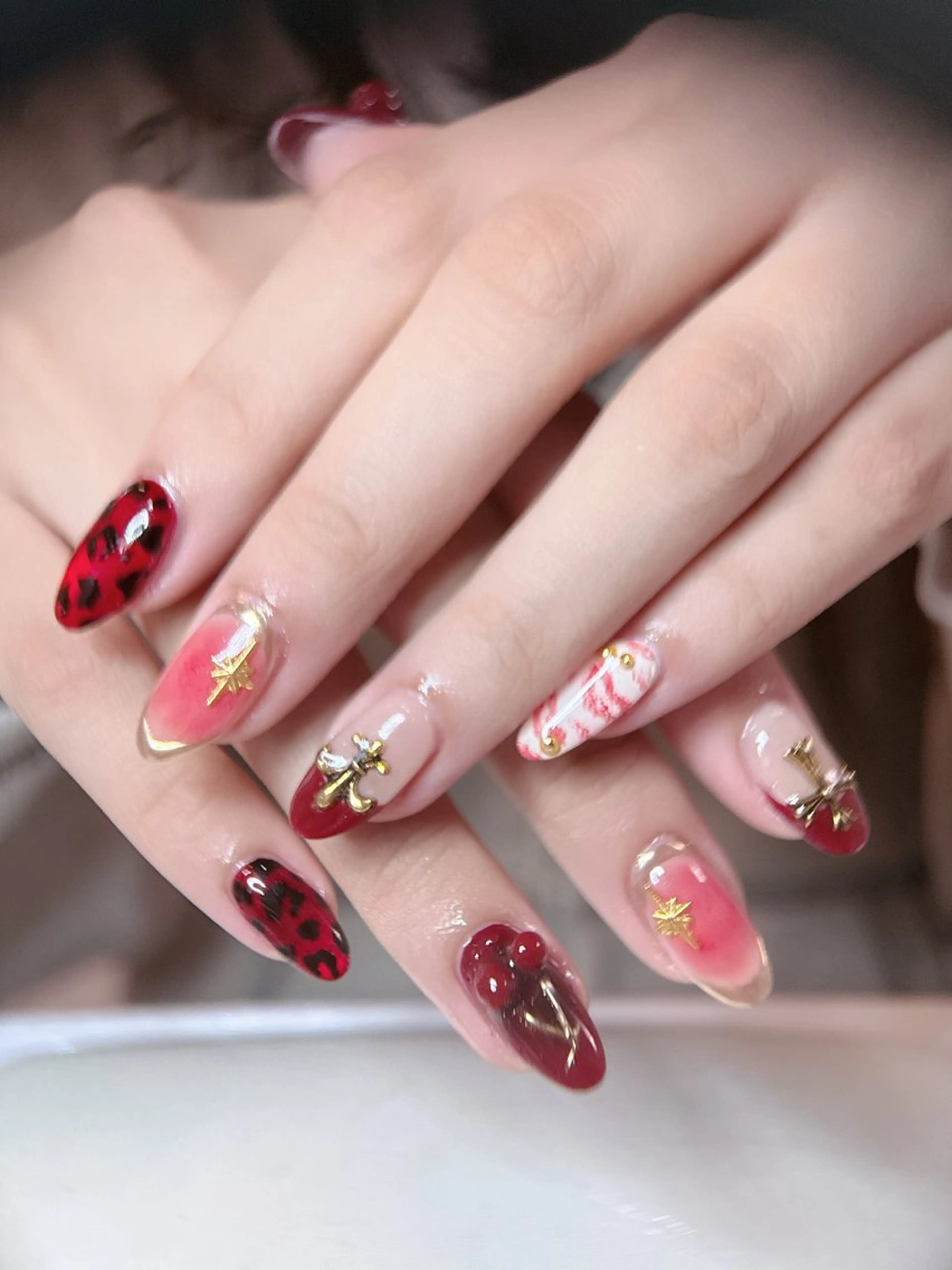 ネイル チークネイル キラキラネイル 韓国ネイル マグネットネイル ピンク ハンドネイル Vp ネイルのネイルデザイン