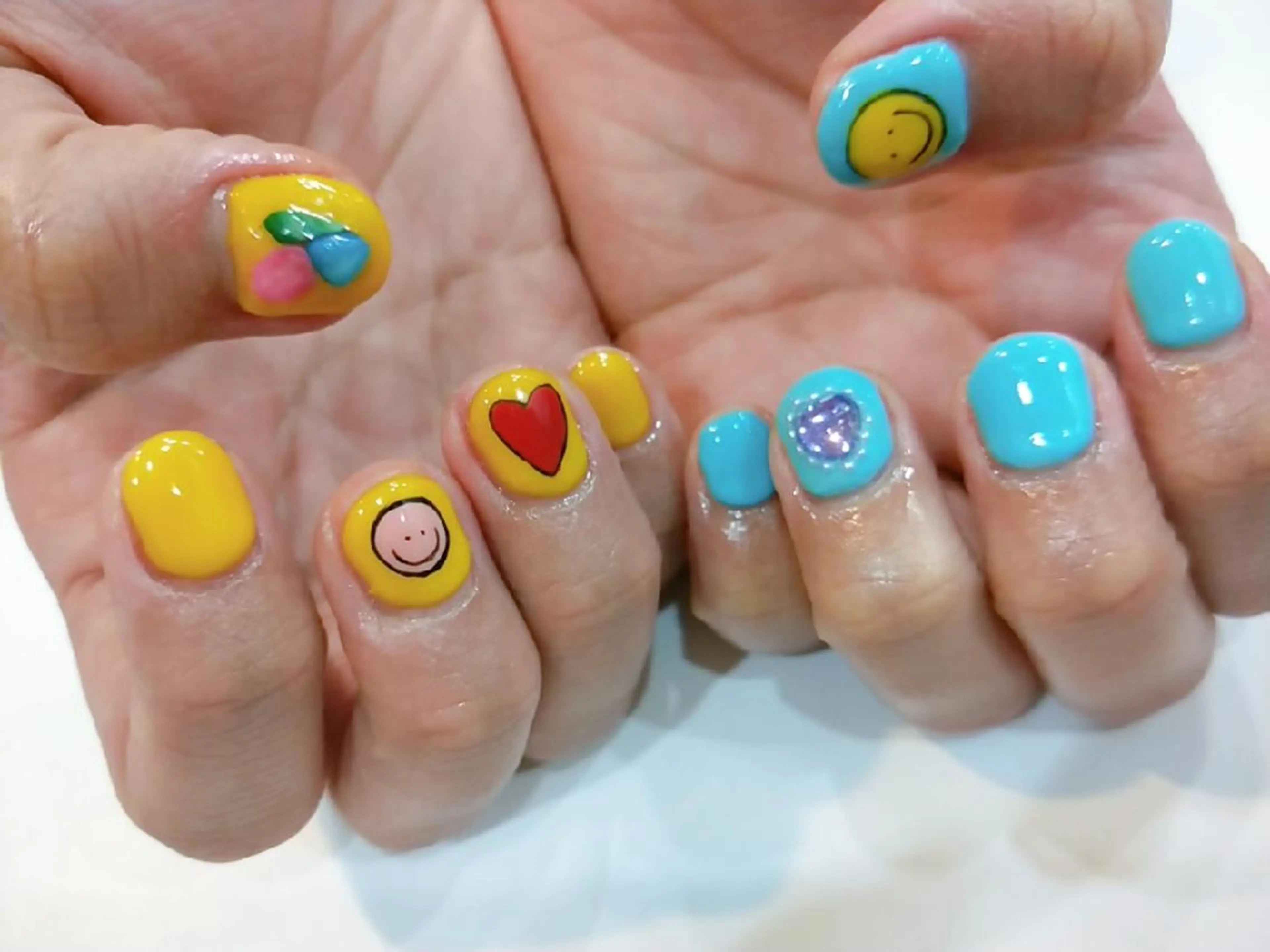 ネイル ハンドネイル ハンドケア R'well所属・はばすみれ🎀ﾈｲﾙ 光ﾌｪｲｼｬﾙ ﾍｱのネイルデザイン