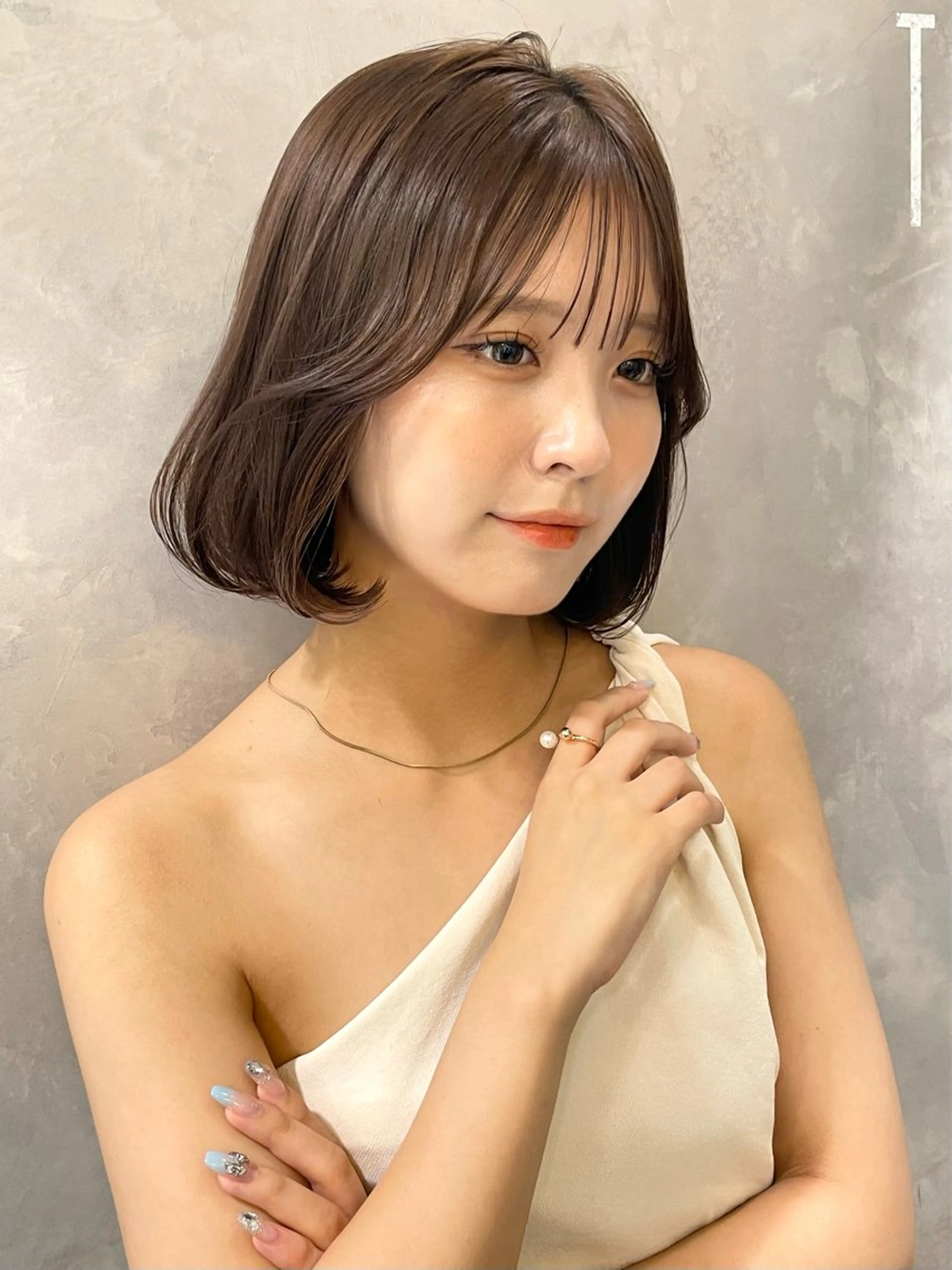 ミディアム 切りっぱなしボブ ワンレンボブ ショートボブ ボブ くびれヘア カット ヘアカラー ボブ/デザインカラー /表参道/新井美有紀のヘアスタイル