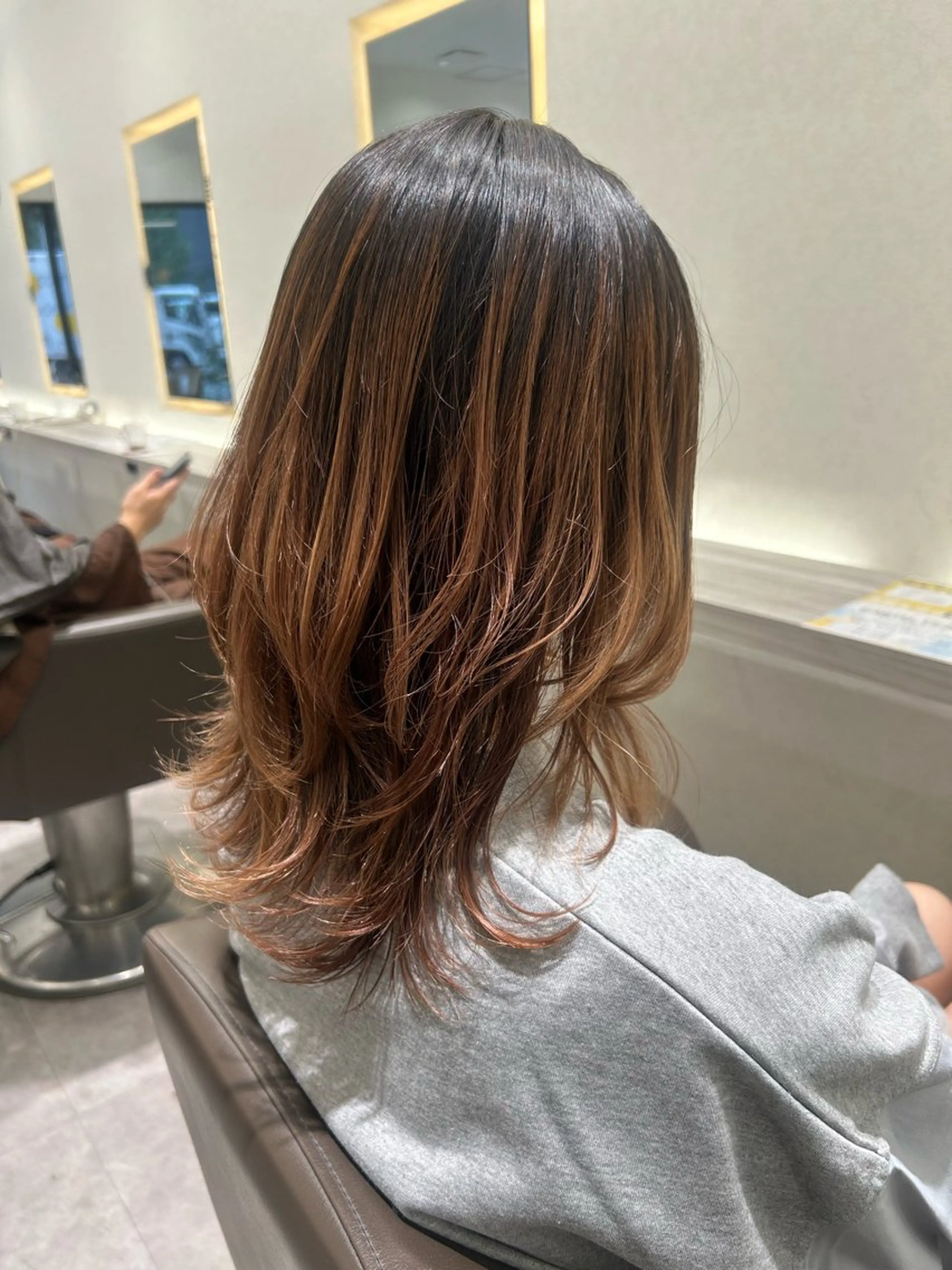 ミディアム ミディアムレイヤー レイヤーカット 山口 祐美帆のヘアスタイル