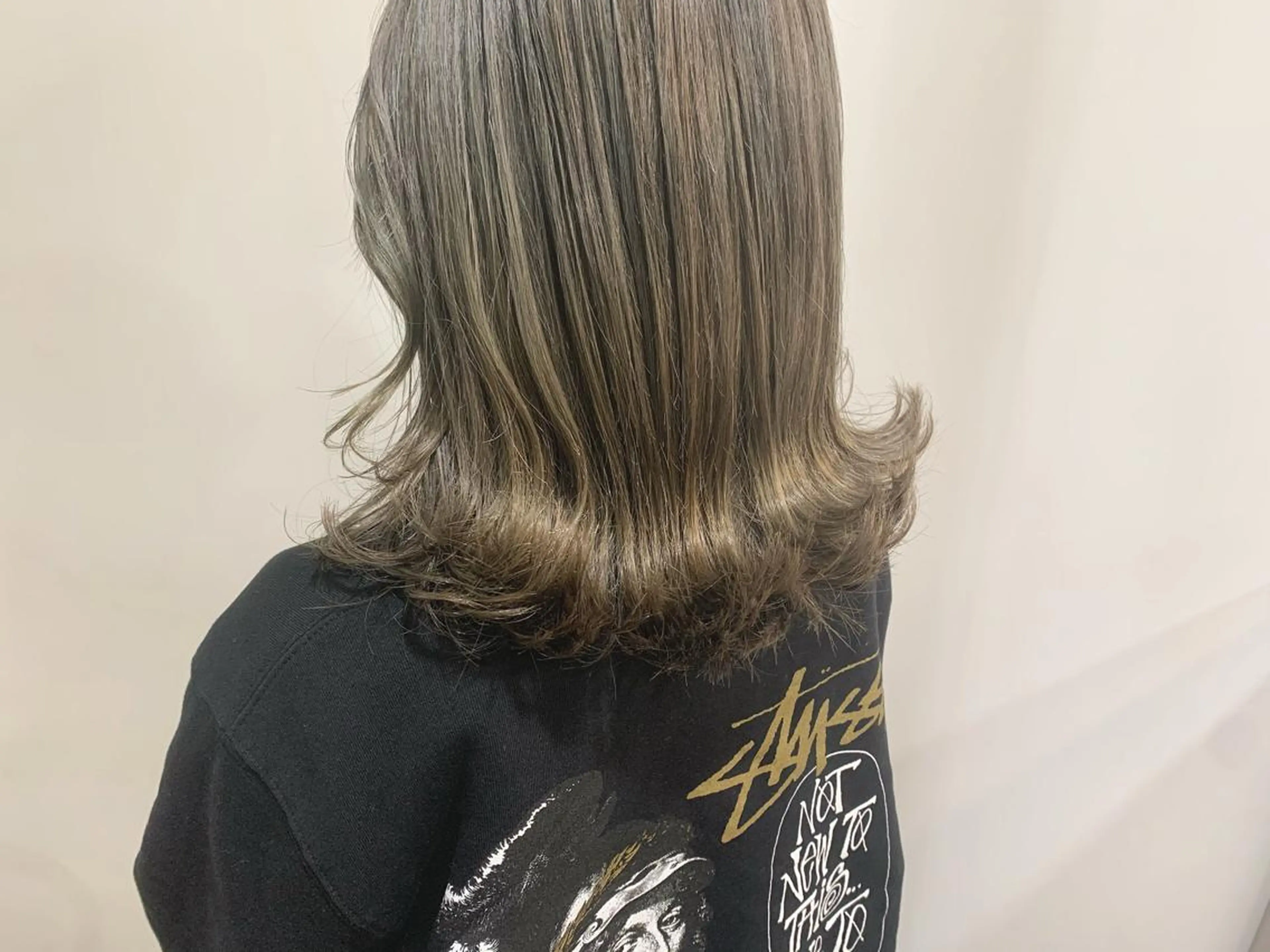 ミディアム カラー ヘアアレンジ ブリーチ ケアブリーチ グレージュ ヘアカラー たかいわ みきのヘアスタイル