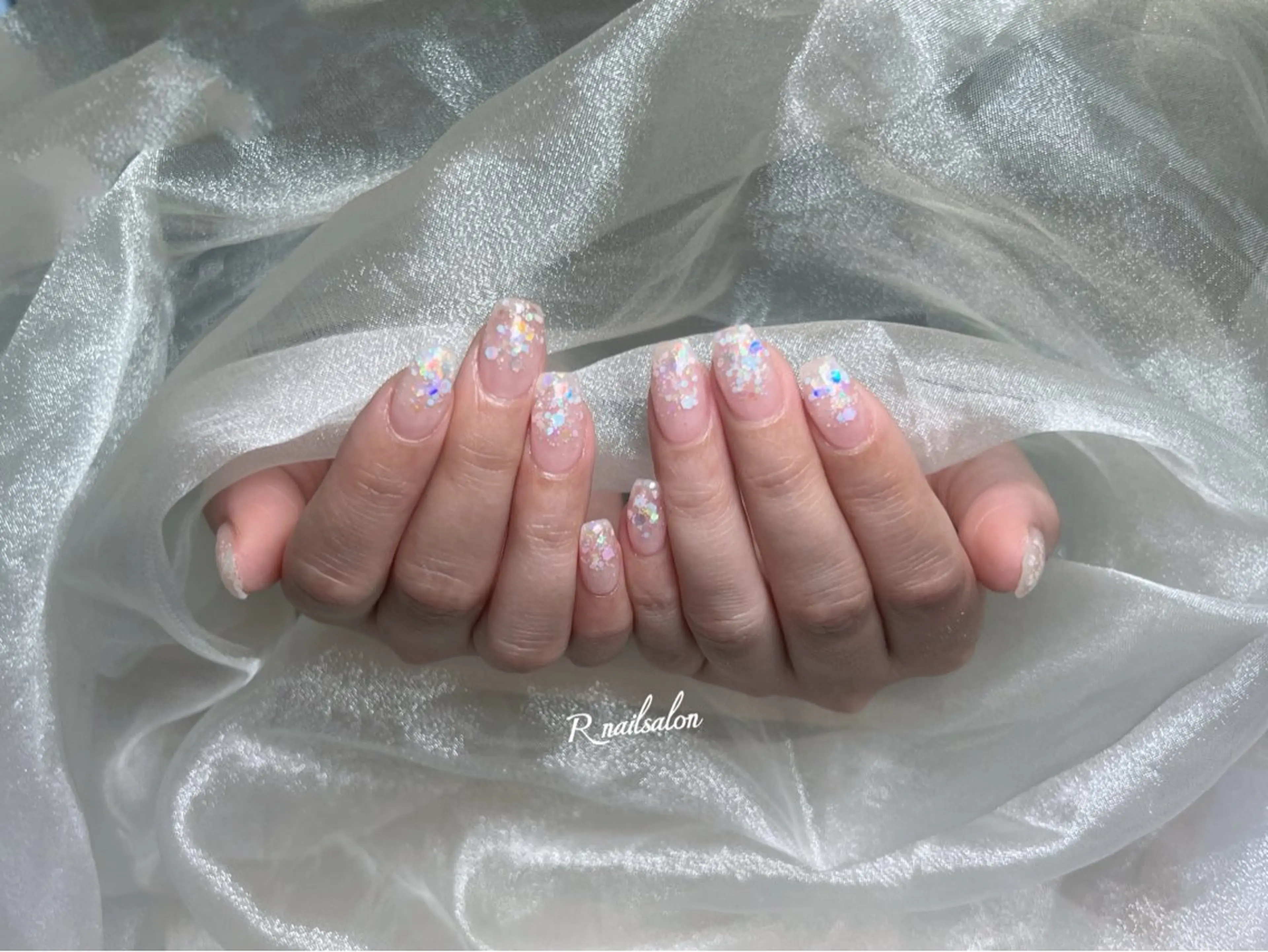 ミディアム R NAILSALONのネイルデザイン