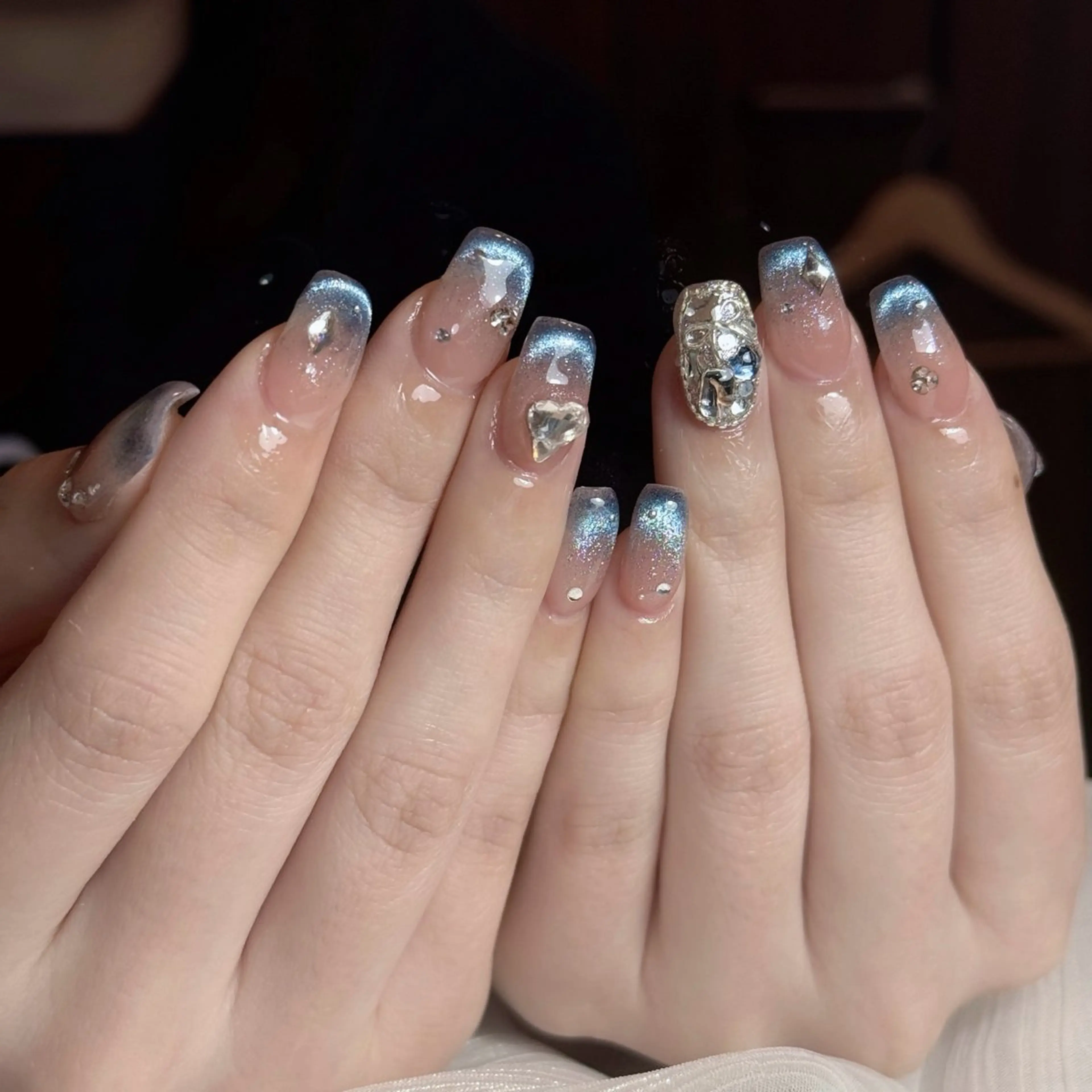 ネイル フラッシュネイル フレンチネイル キラキラネイル 韓国ネイル ラメ(グリッター) ハンドネイル ハンドケア Amy Nail所属・Amy Nailのネイルデザイン