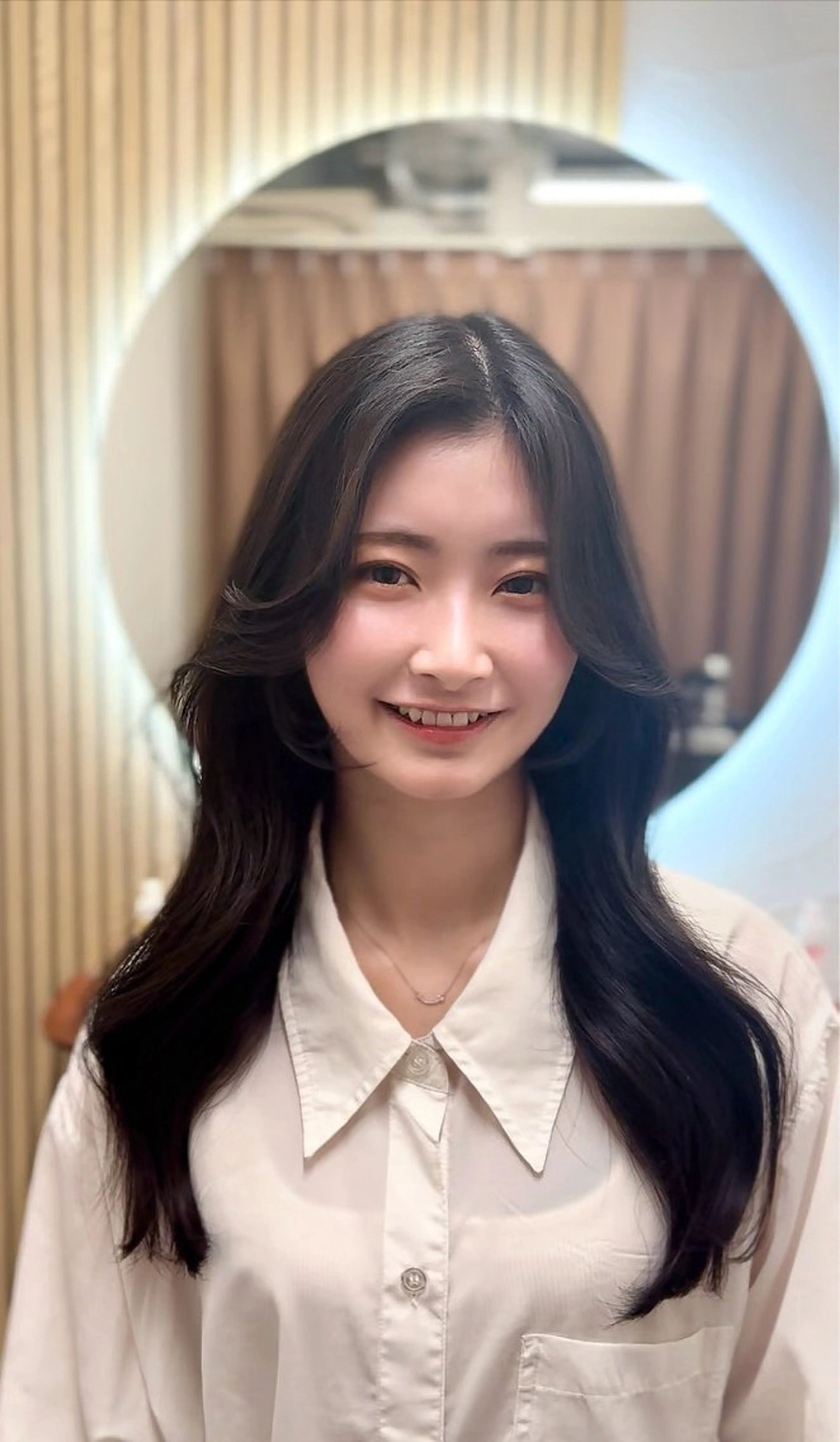 ロング WATARU/ 韓国風巻き髪のヘアスタイル