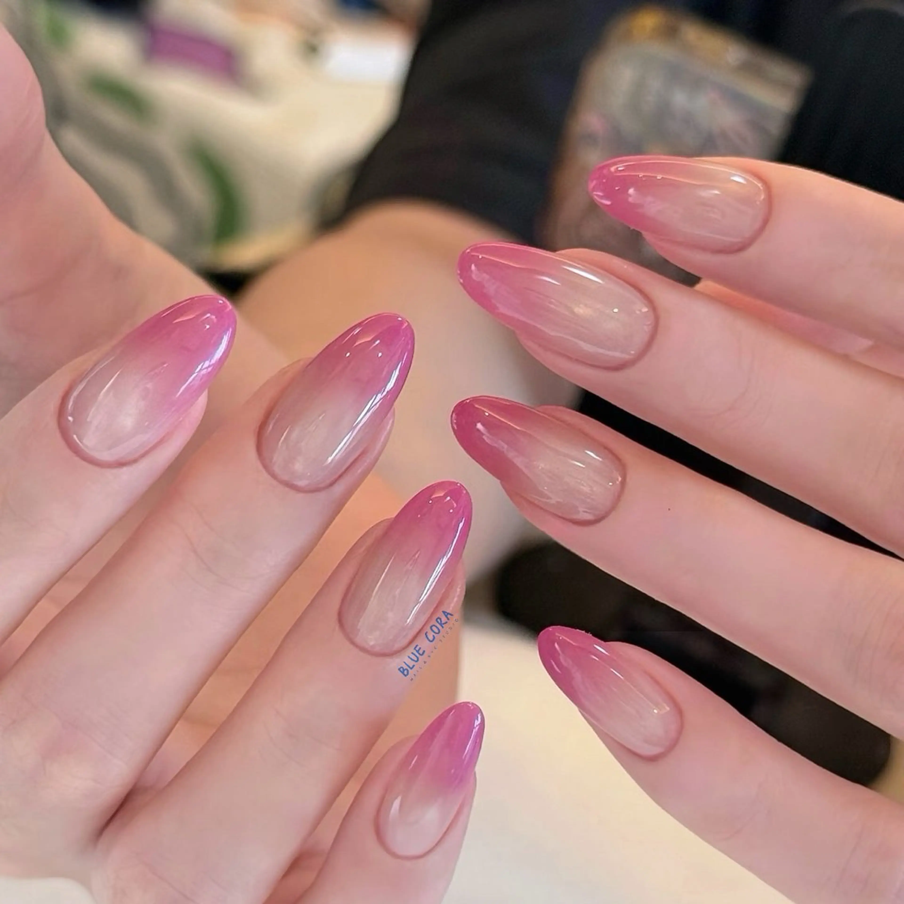 ネイル マグネットネイル ビー玉ネイル ハンドネイル BLUE CORA所属・BLUE CORAのネイルデザイン