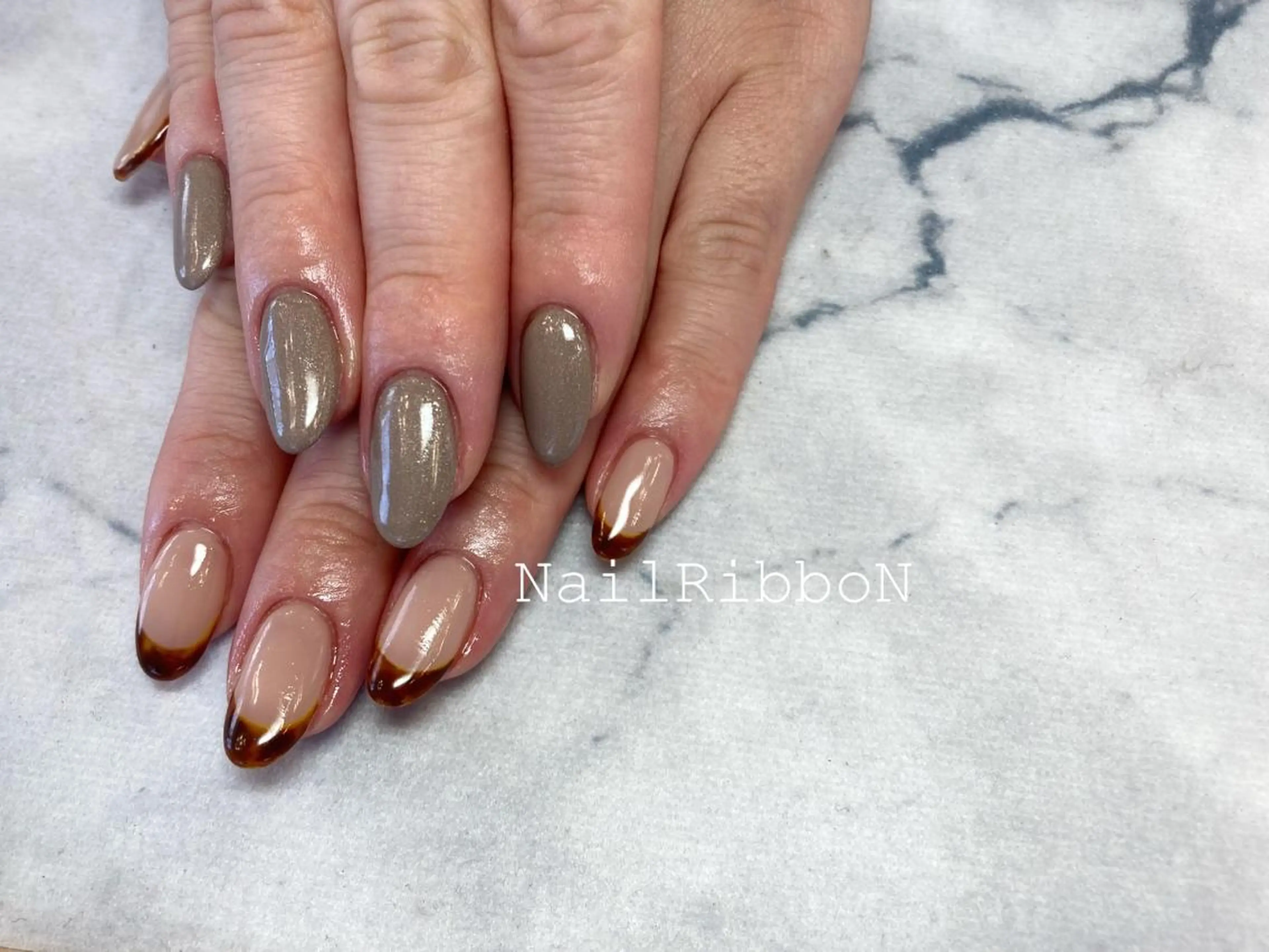 ネイル ネイルリボン 受付スタッフのネイルデザイン