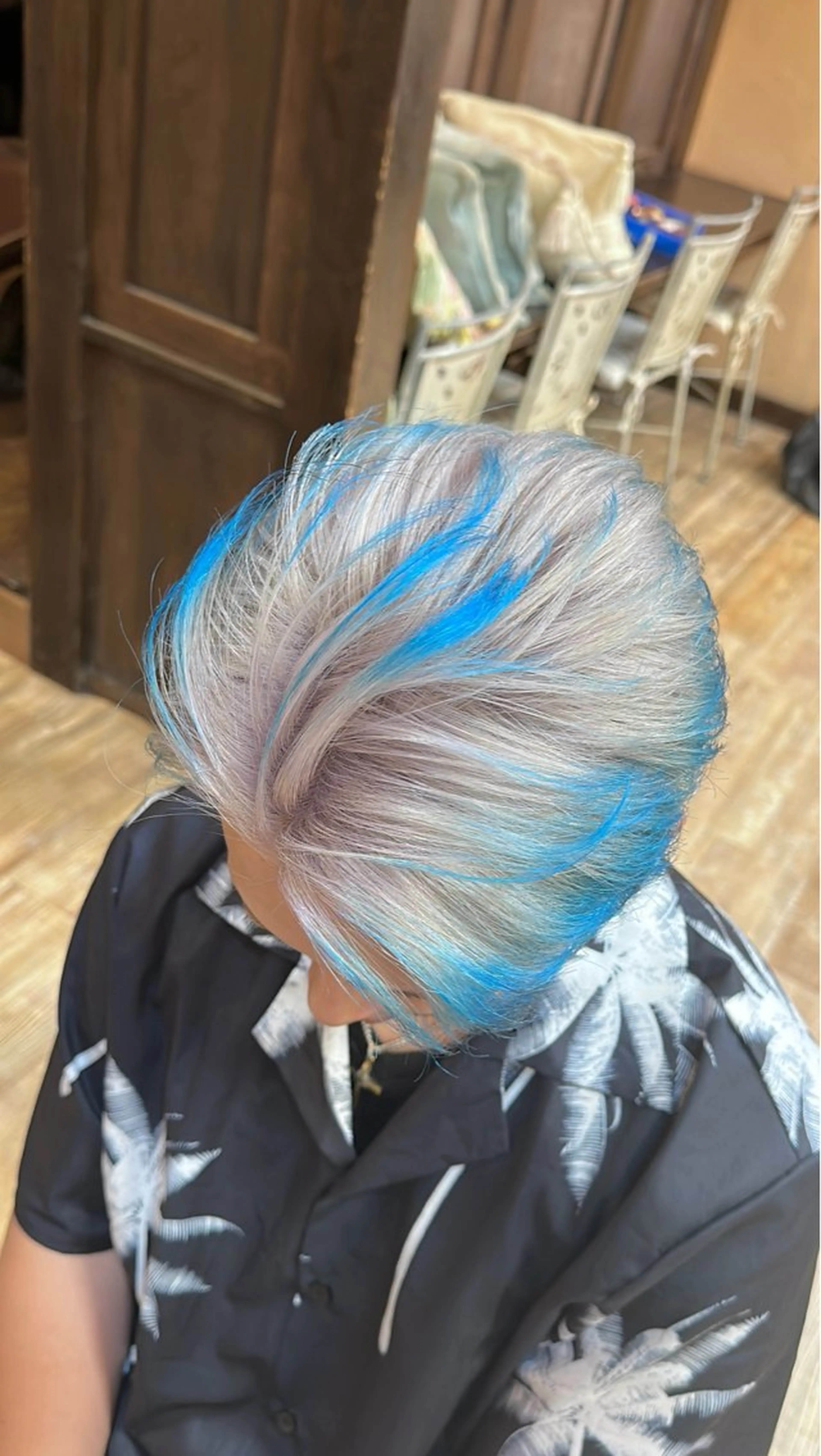 カラー メンズ メンズブリーチ ブリーチ ブルーカラー デザインカラー ヘアカラー ブリーチ🩵レイヤー Maho🐻‍❄️のヘアスタイル