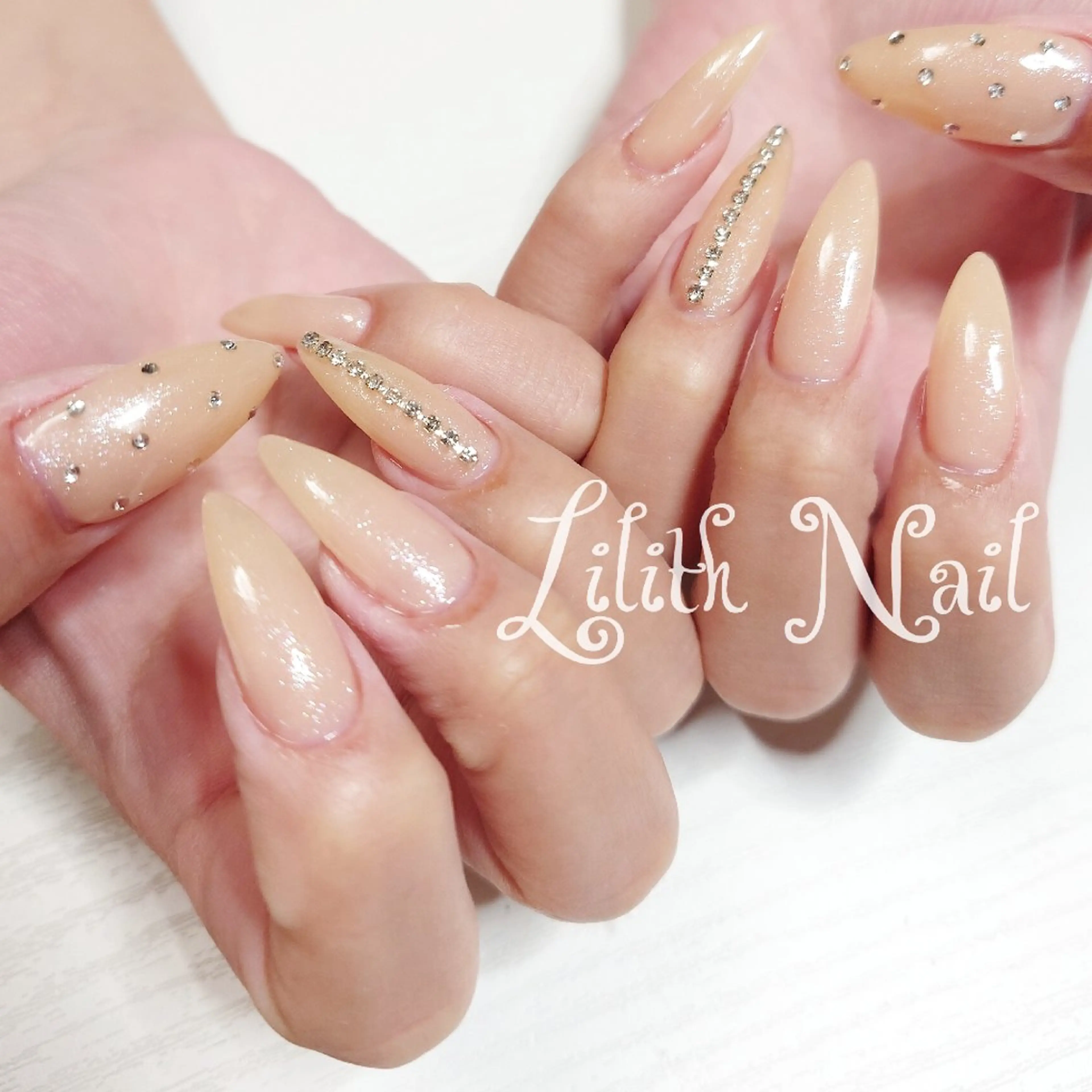 ネイル ストーンネイル ハンドネイル Lilith Nailのネイルデザイン