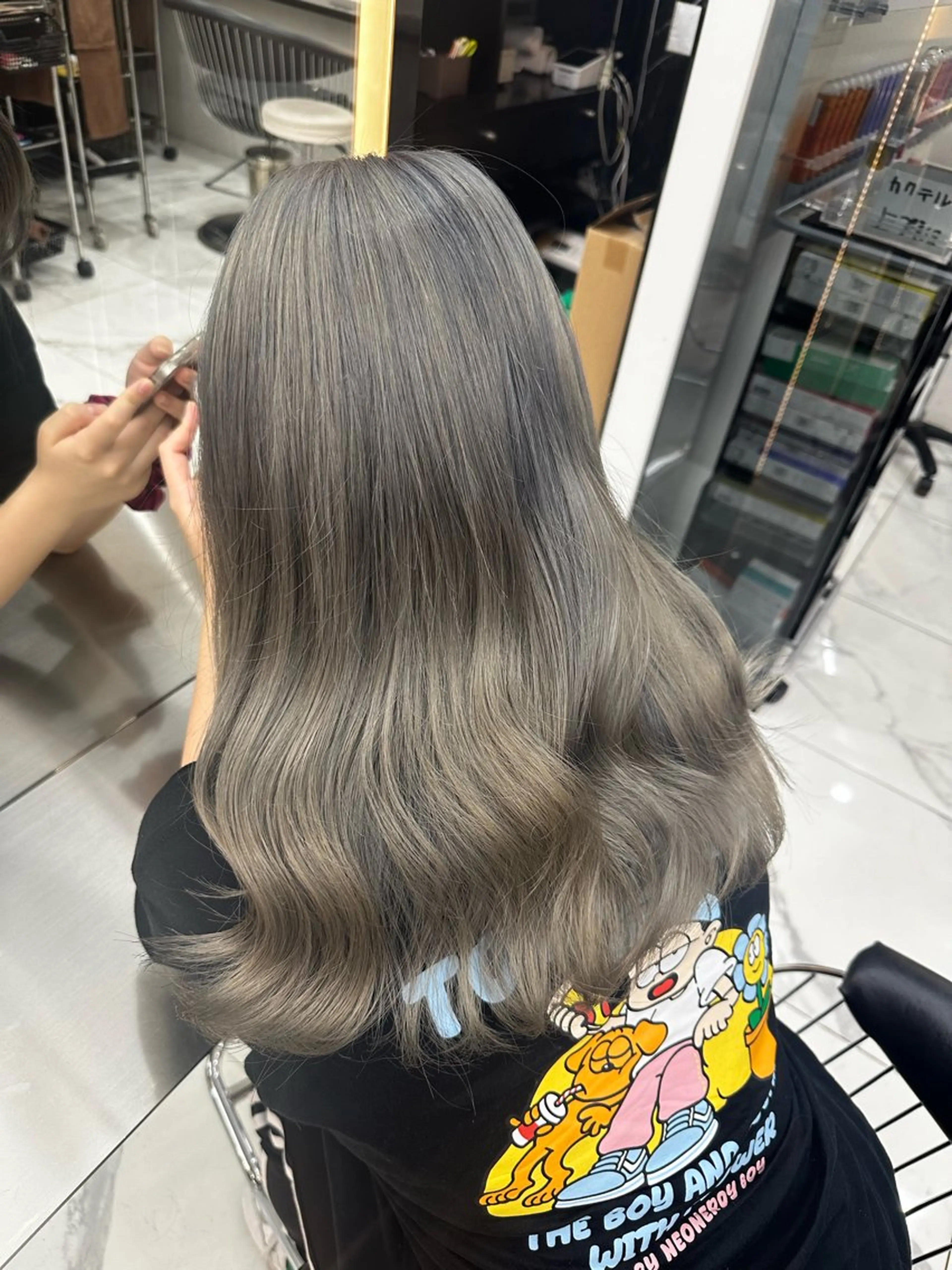 ロング カラー ブリーチ ブルーカラー ブルーグレー ブルーグレージュ グレージュ ヘアカラー トリートメント 【Lapis 渋谷本店】りかのヘアスタイル
