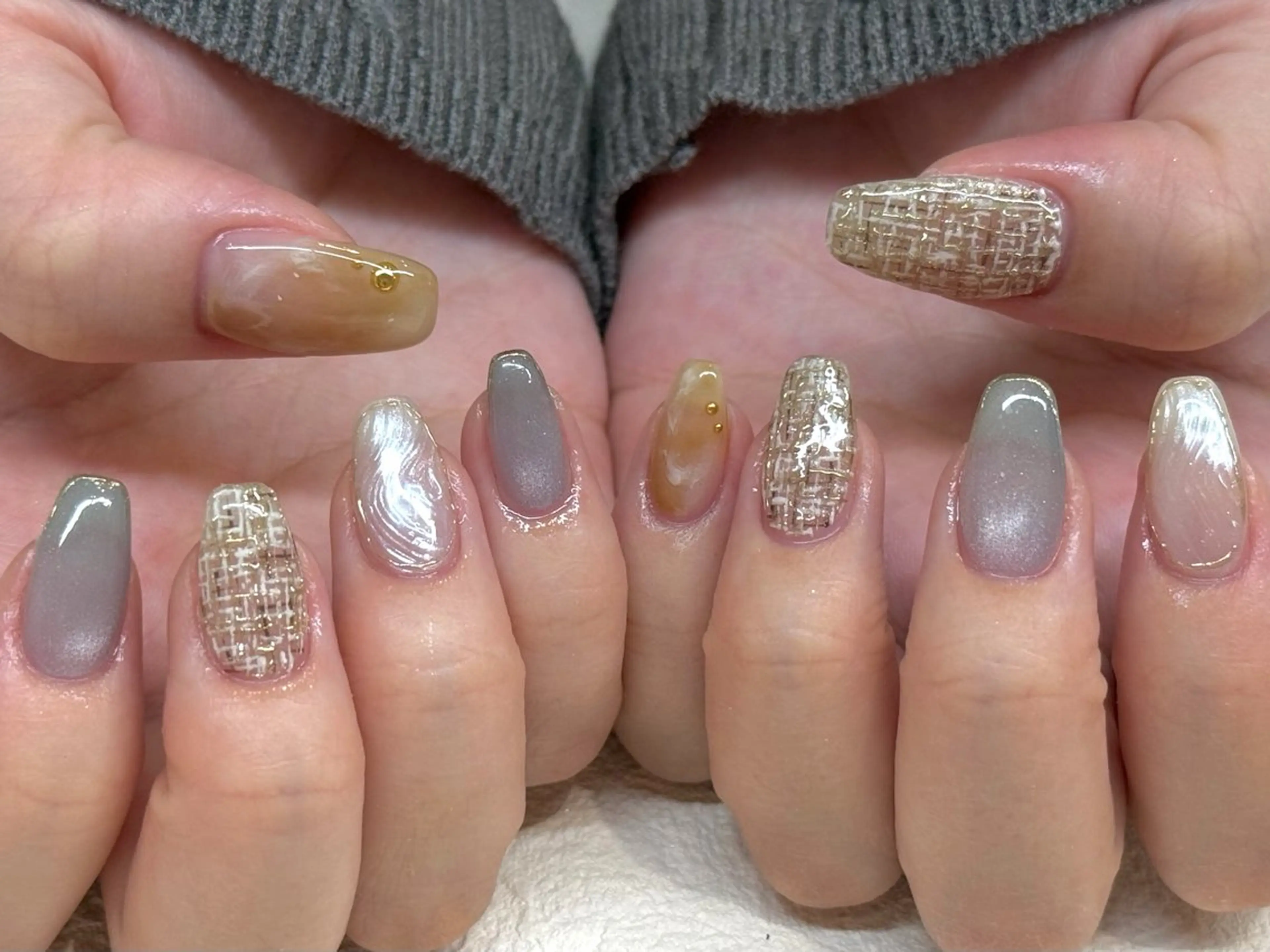 ネイル オーロラネイル ツイードネイル ホワイト ハンドネイル 河村 結衣のネイルデザイン