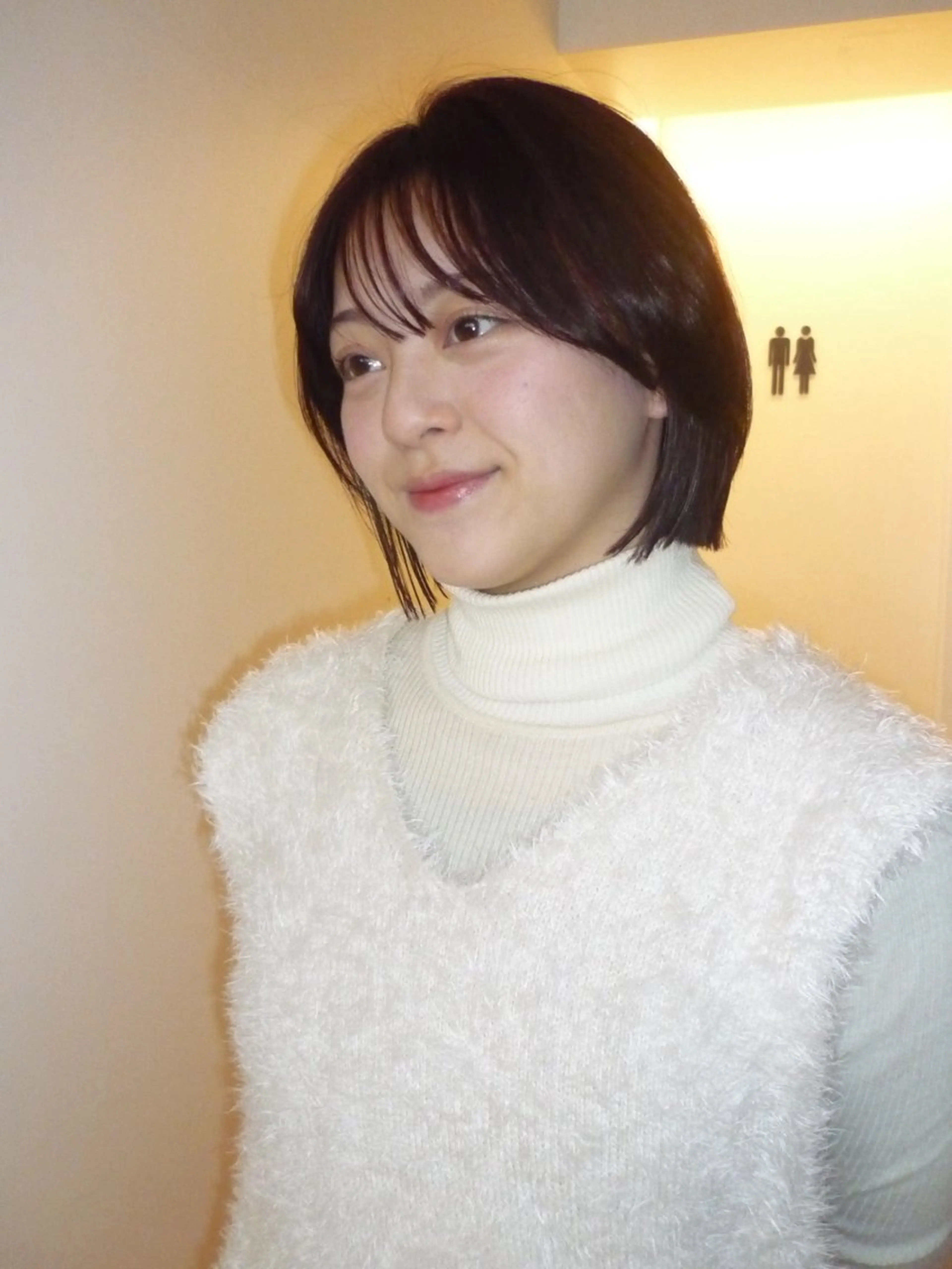 ショート カラー ヘアカラー 🌟暖色系ハイトーン 🌟AIのヘアスタイル