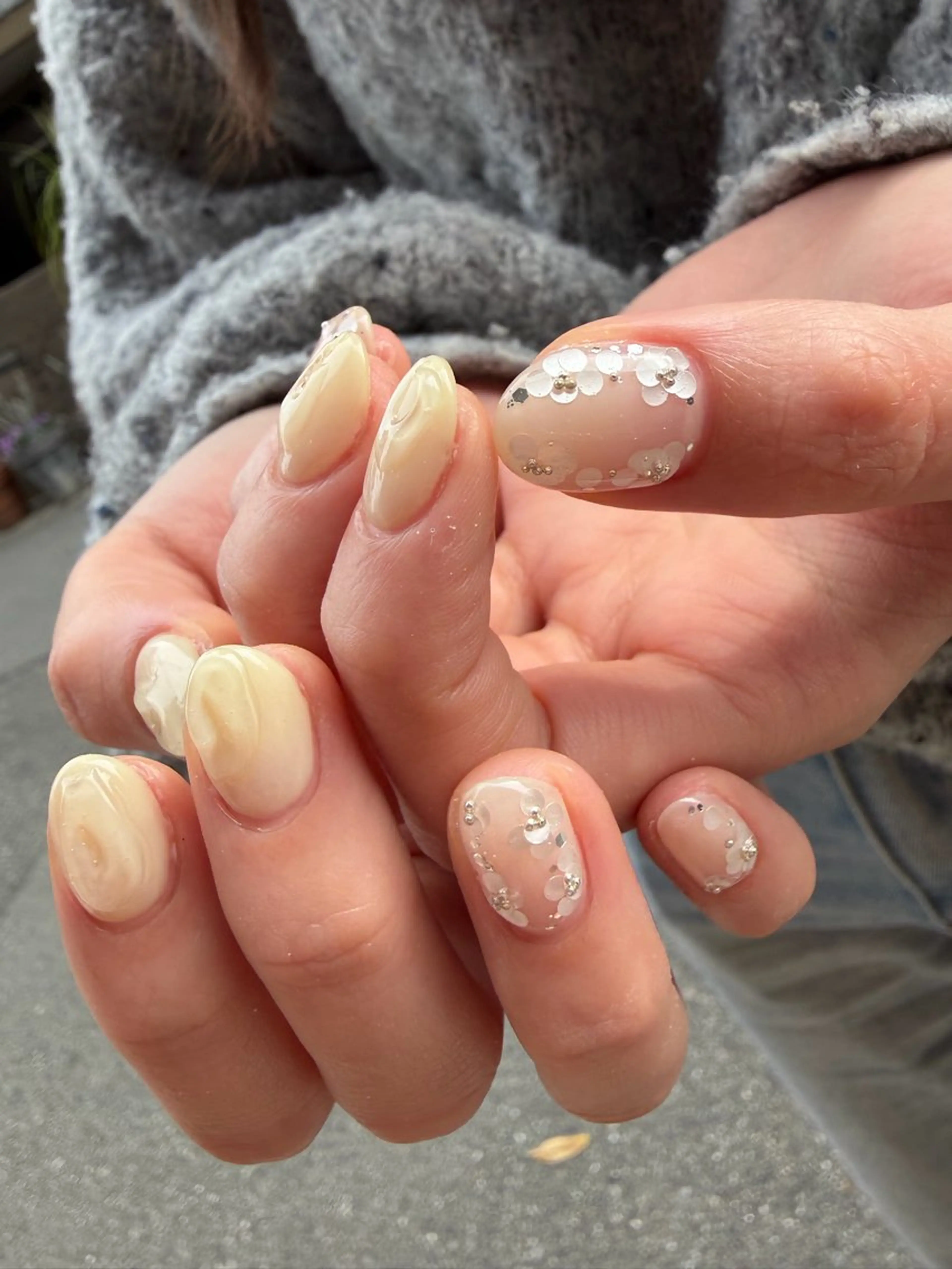 ネイル フラワーネイル ホログラムネイル 黄色 ハンドネイル ballie／小野原 なつみのネイルデザイン